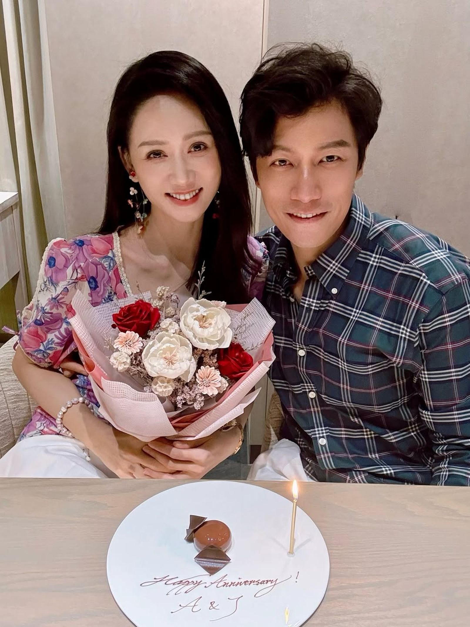 陳喬恩與曾偉昌昨到法國餐廳用餐，慶祝在一起6週年。（翻攝陳喬恩IG）