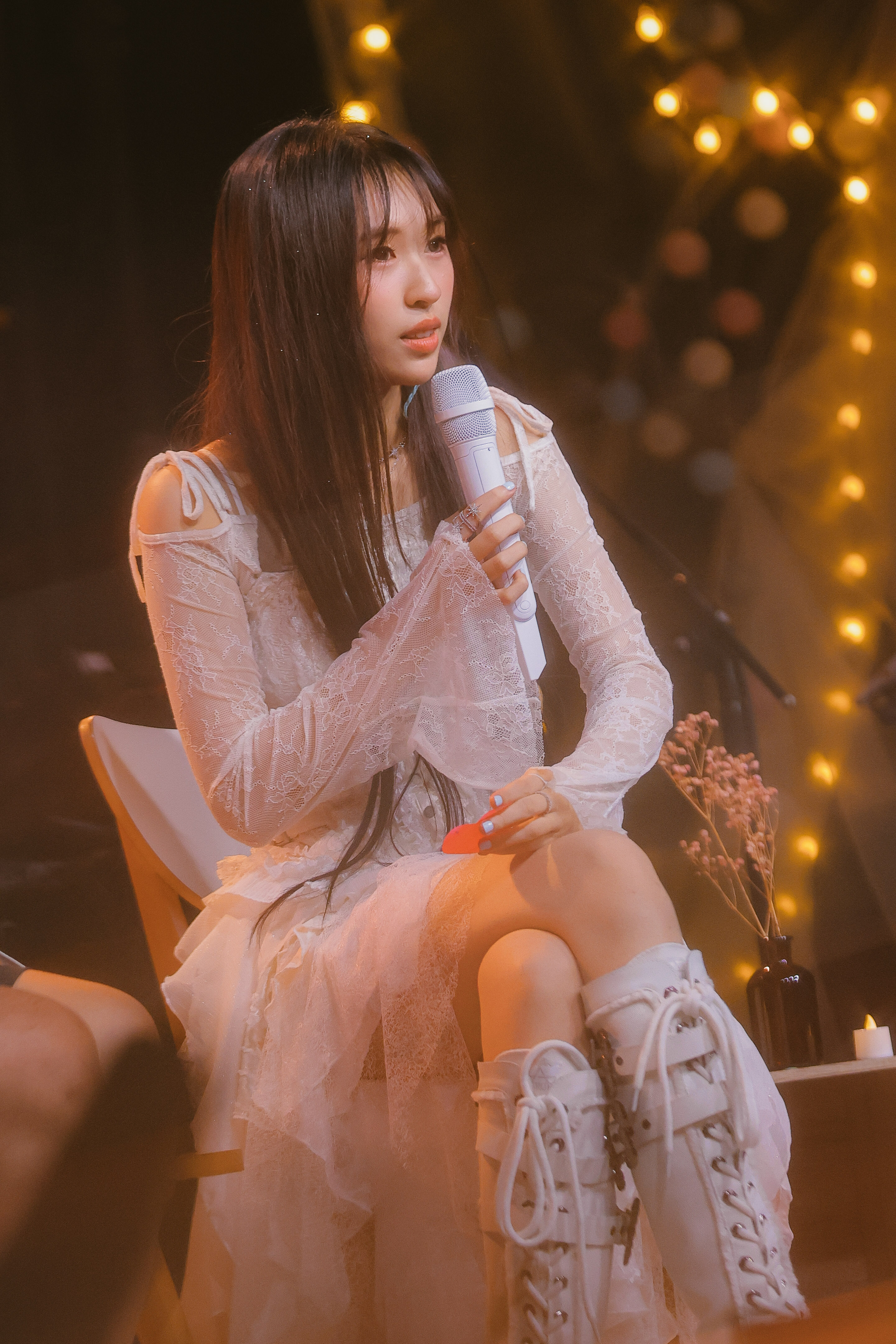 劉芯妤 Roselyn 以成長影像揭開20歲生日見面會序幕,回顧從童年到踏上舞台的點滴。(天芯音樂提供)