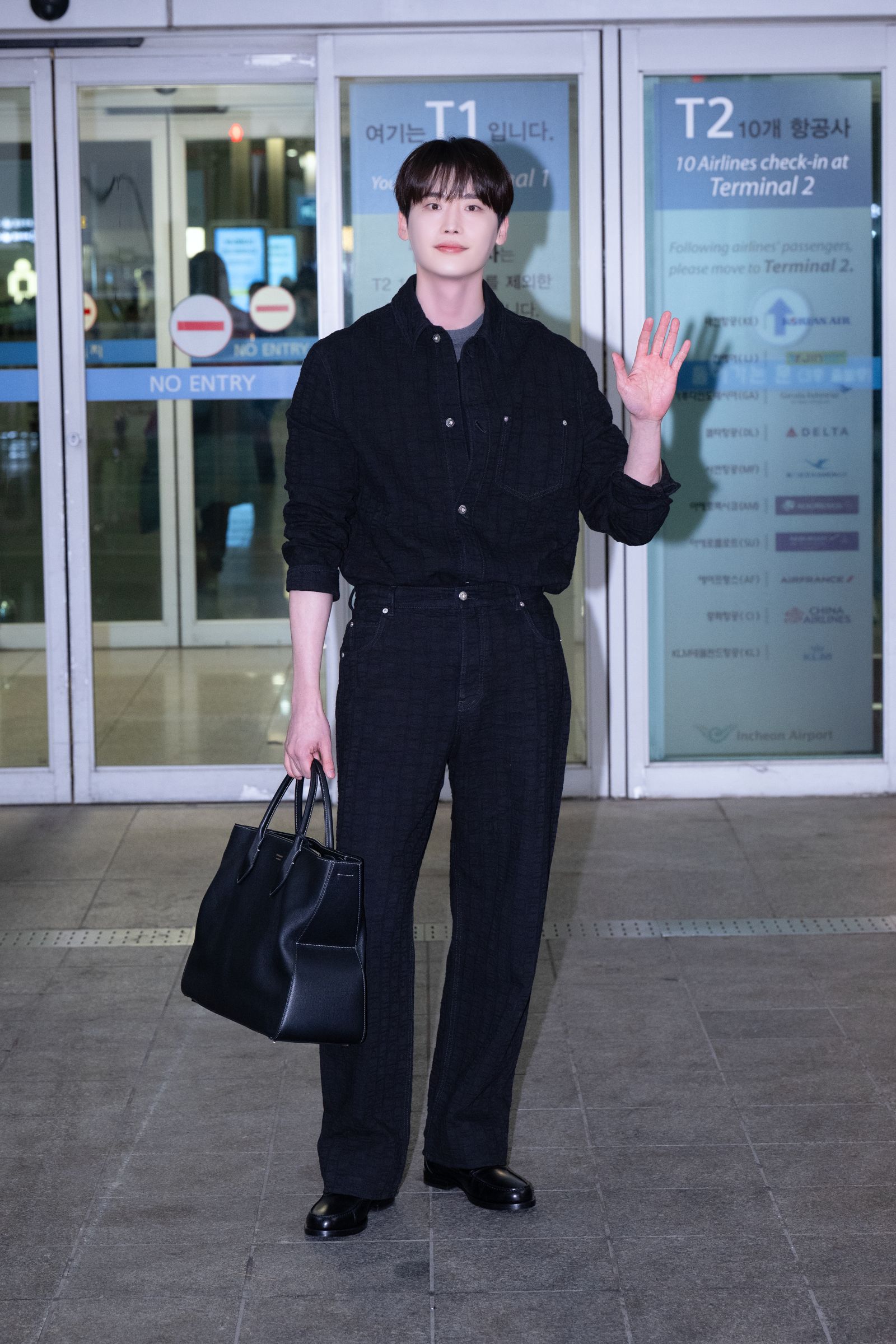 粉絲快去台北101的FERRAGAMO,下午4時半可以見到李鐘碩喔!(FERRAGAMO提供)