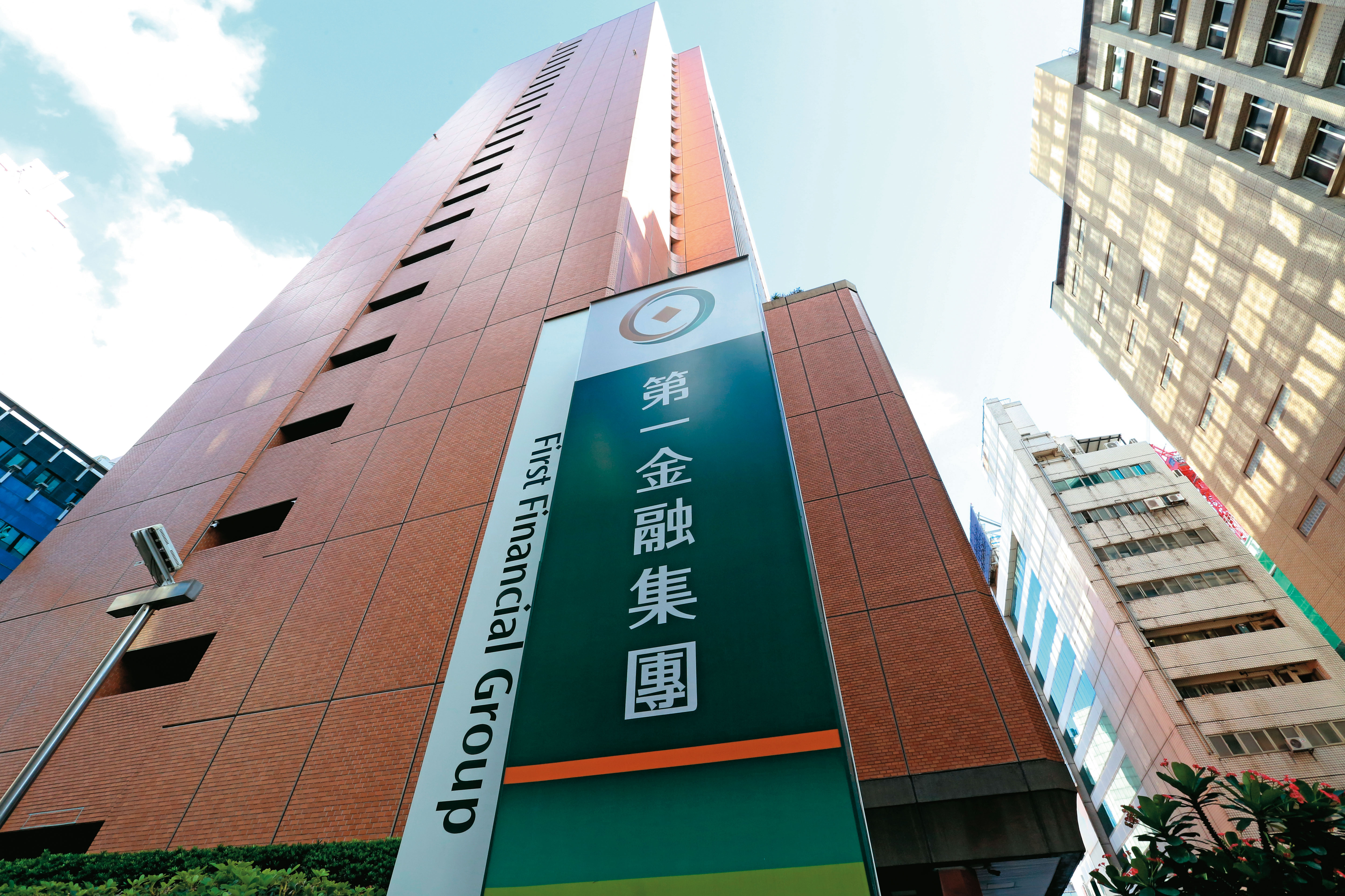 第一金為2022年金融業處逆風下唯一正報酬的金控股，2023年獲利持續成長。