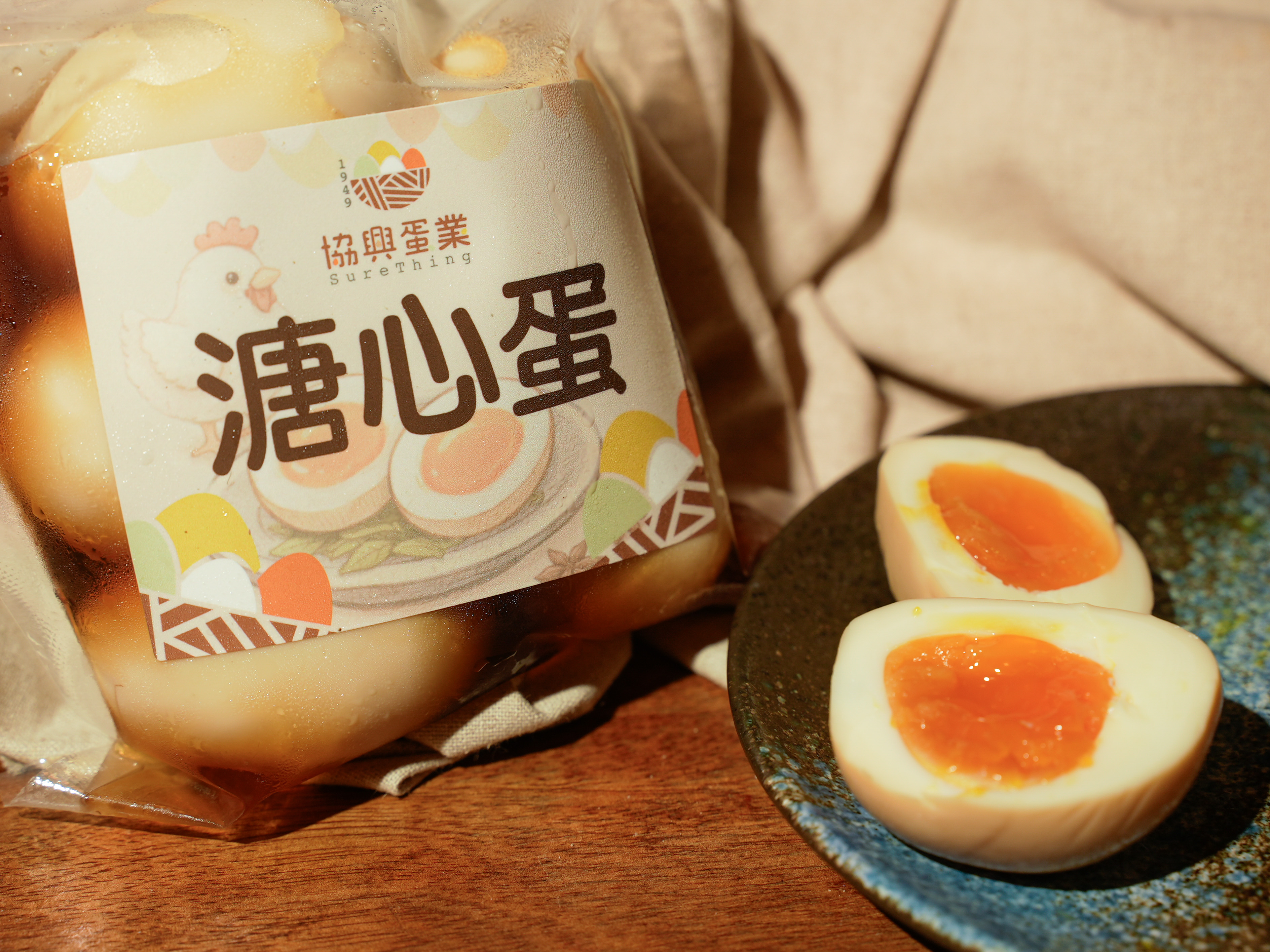 常溫蛋放到滾水煮6分鐘，就能煮出完美的溏心蛋。（協興蛋業提供）