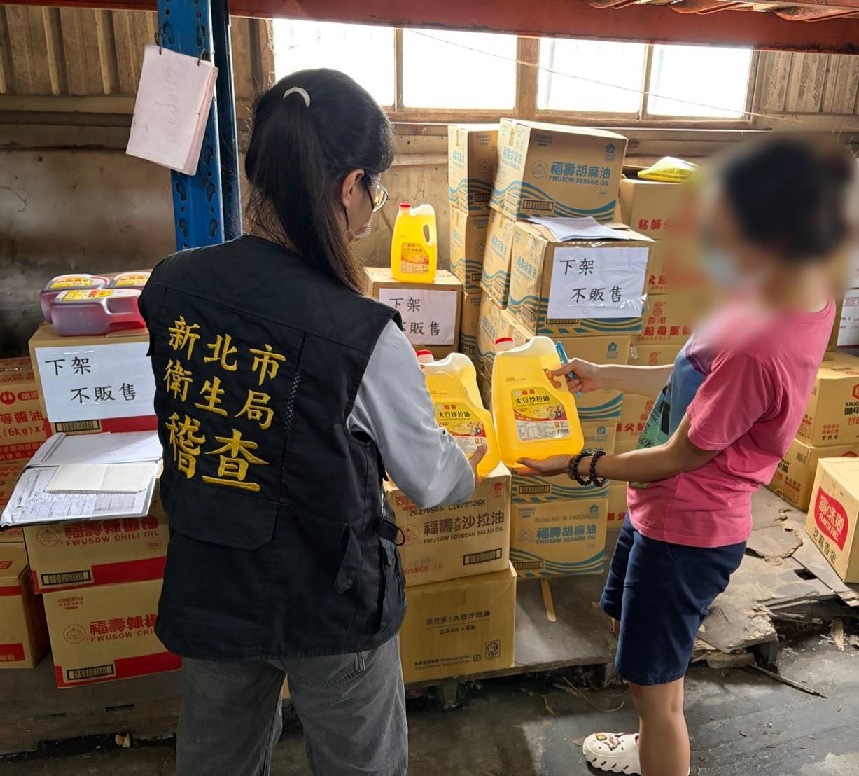 各縣市政府持續查察相關問題油品。（新北市衛生局提供）