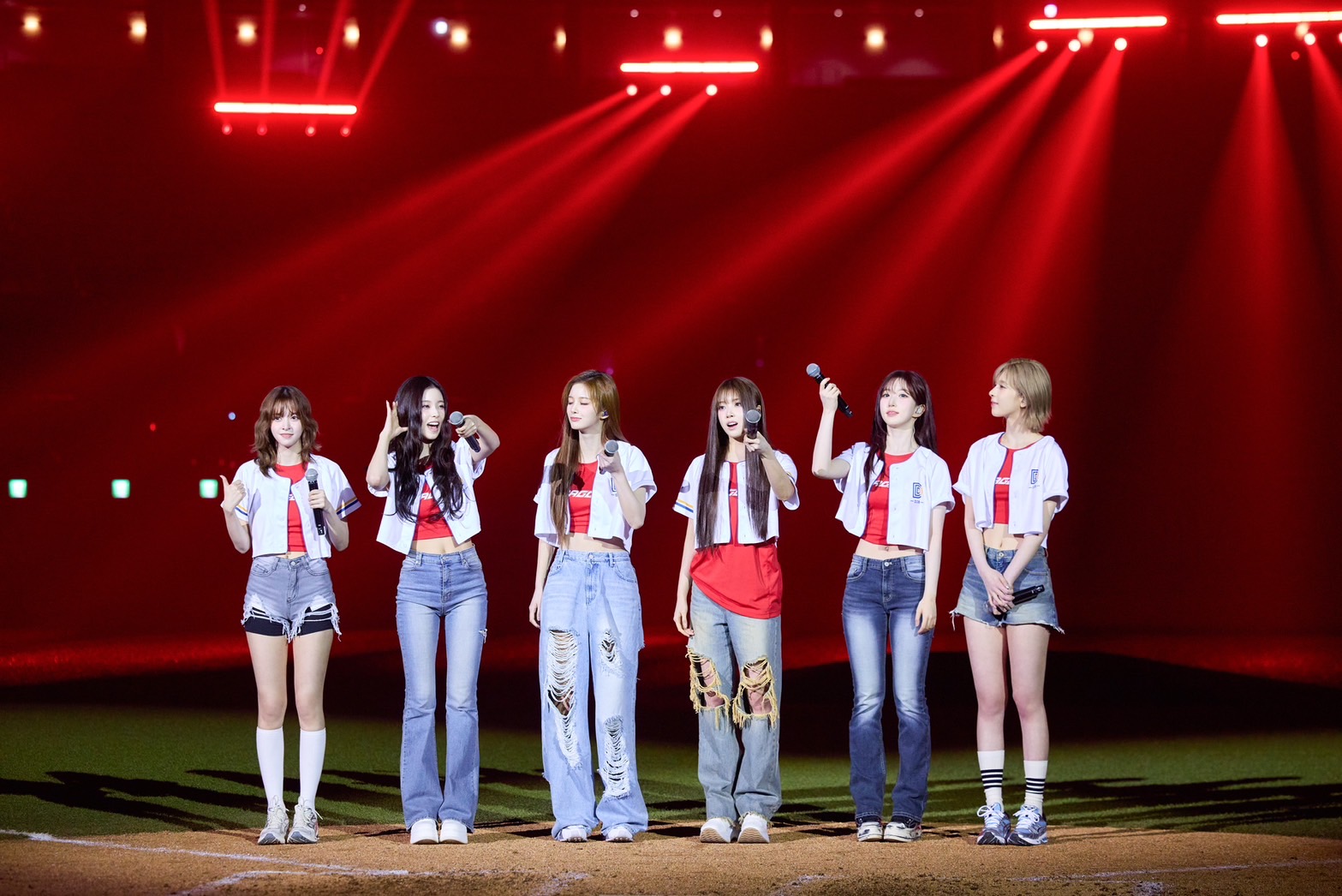 NMIXX今（27日）登上台北大巨蛋為味全龍主場單任開球嘉賓還帶來賽後精彩表演。（DJB提供）