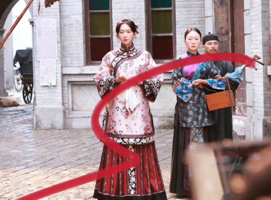 林志玲1月曾到中國客串演出新戲《玉蘭花開君再來》，但最近官方公布演員名單，卻不見她的名字。（翻攝自微博）