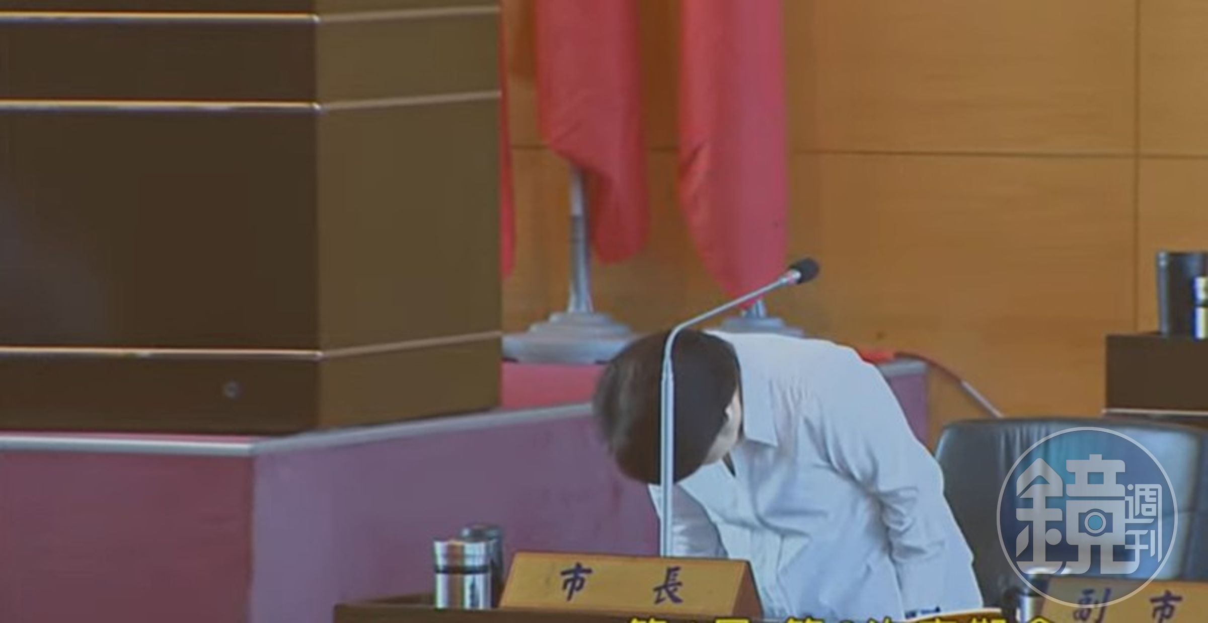 7日台中市議會施政報告，台中市長盧秀燕再度鞠躬道歉。