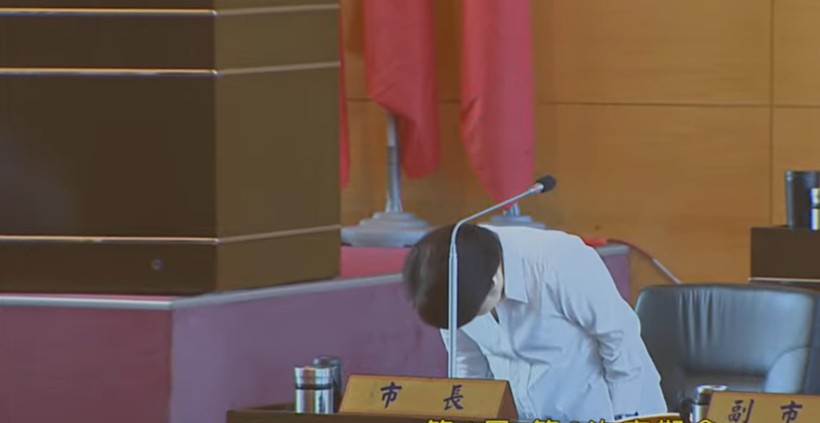 7日台中市議會施政報告,台中市長盧秀燕再度鞠躬道歉。