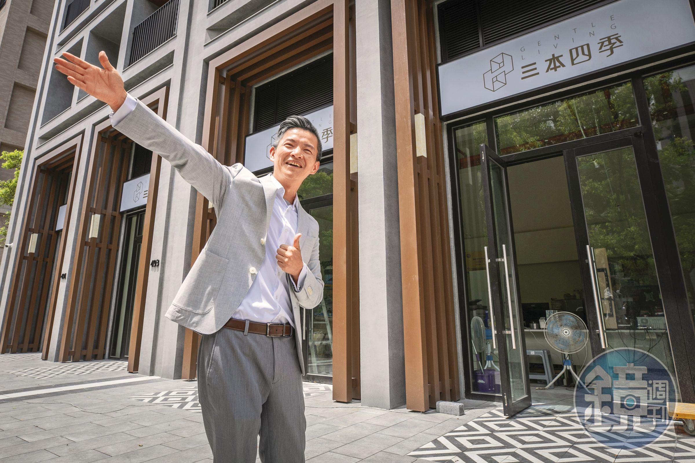 43歲的陳冠允在桃園核心商圈掃屋,手握1間店面、3間住宅,身價9,000萬元。