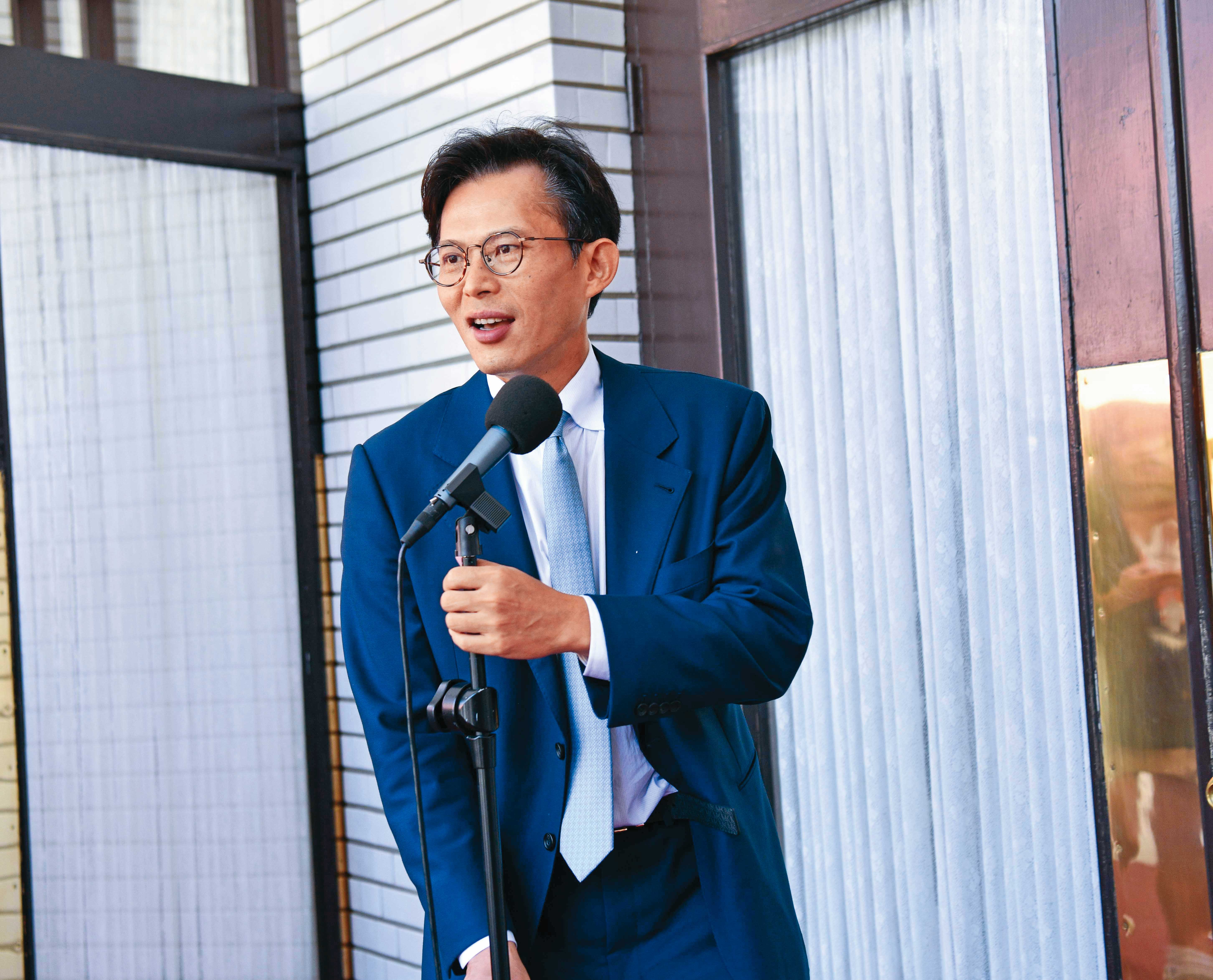 黃國昌愛死了權力與名聲，對於世人，他心中只有仇恨，他必須不斷摧毀別人來成就自己。（鏡報李智為）