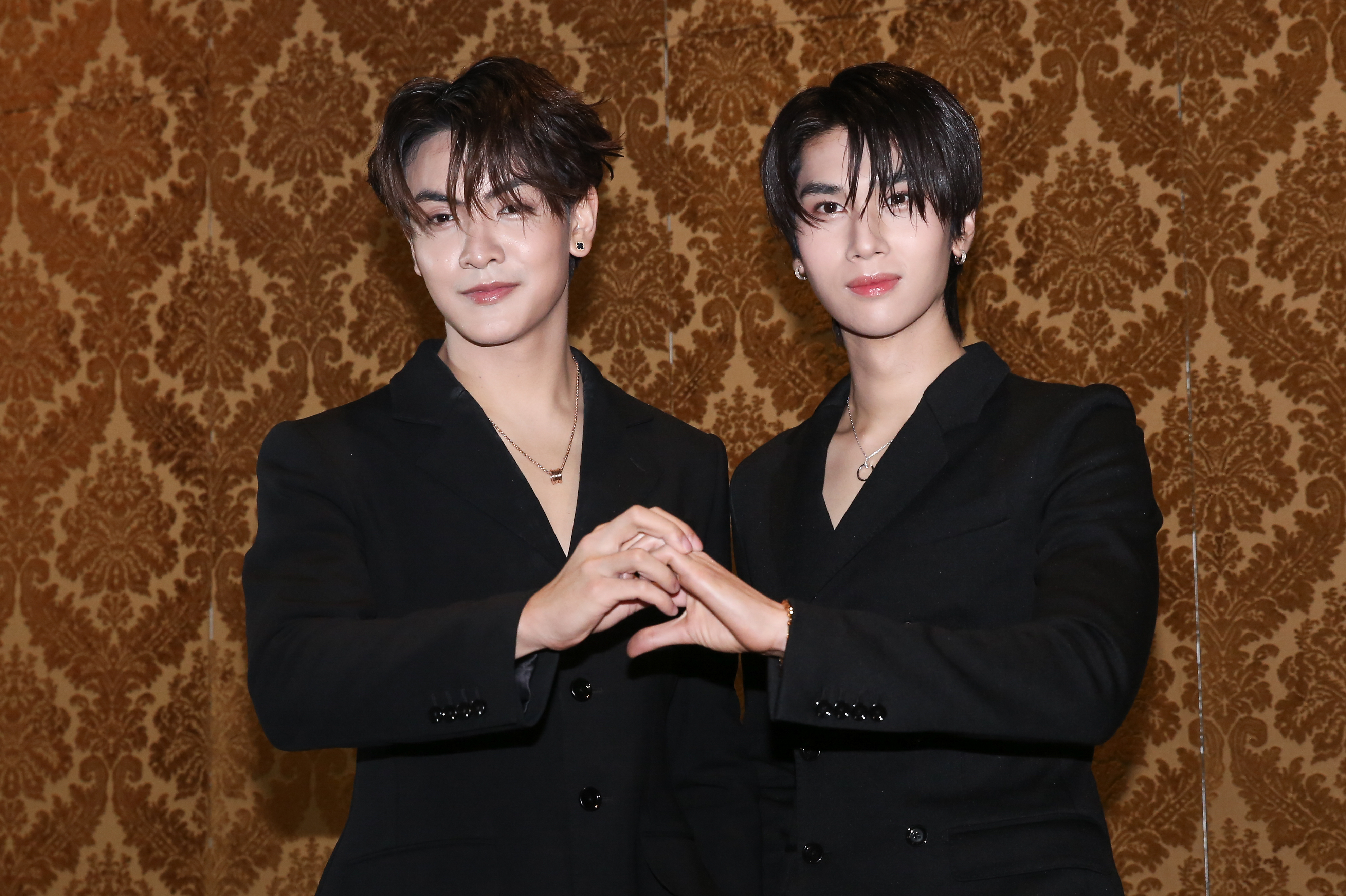 Dunk（右）對Joong突如其來的Skinship已習慣，無論是抱抱或偷親都不會被嚇到。