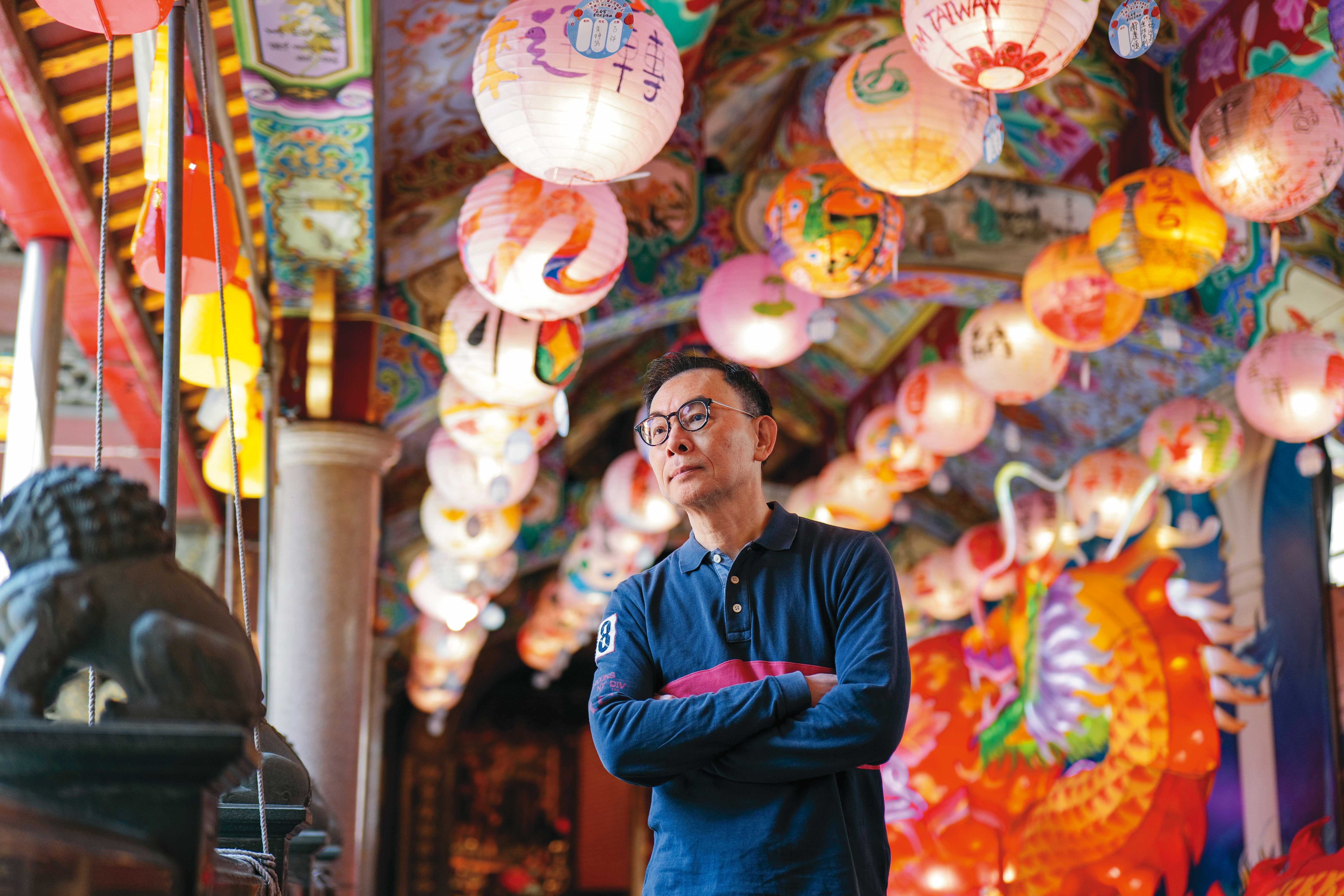 回到彰化北斗，林俊頴仍習慣到地方信仰中心奠安宮（媽祖宮）用手拜上一拜。圖為奠安宮2樓景色。