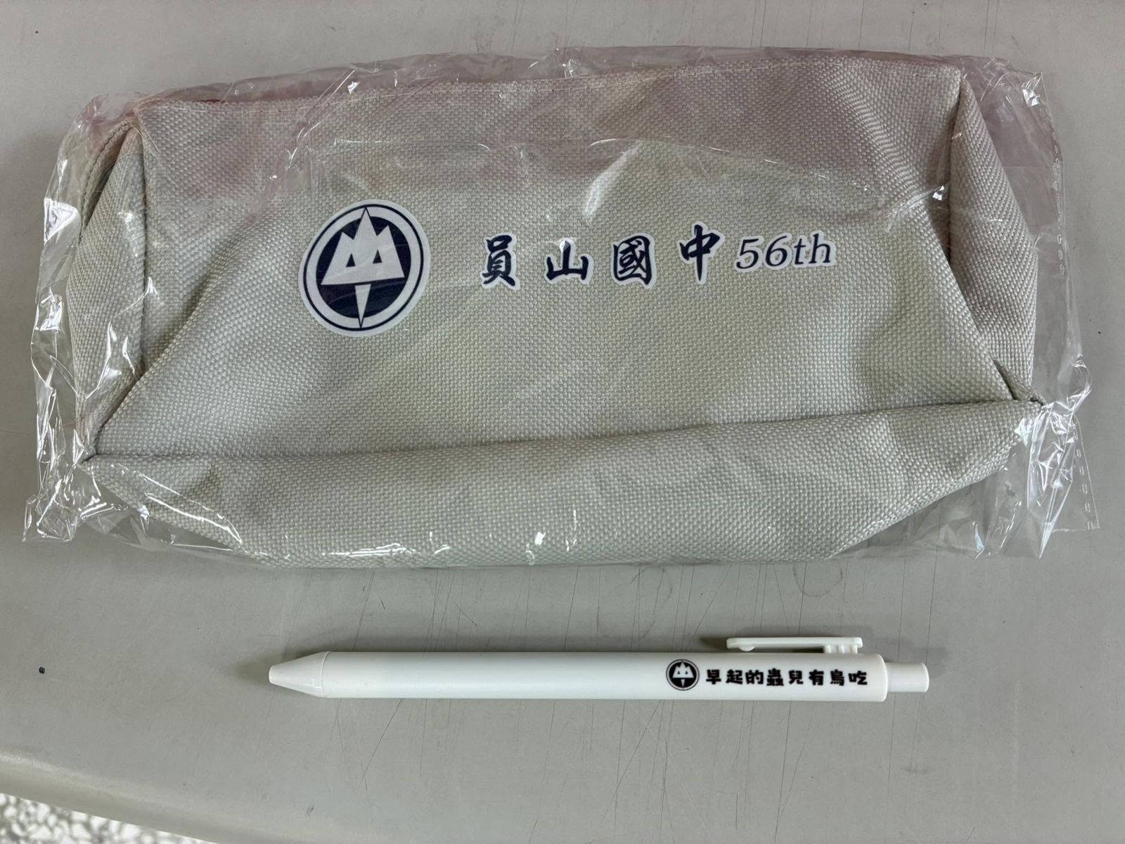 學校出包?畢業小物寫「早起的蟲兒有鳥吃」 校方揭真相:勉勵畢業生