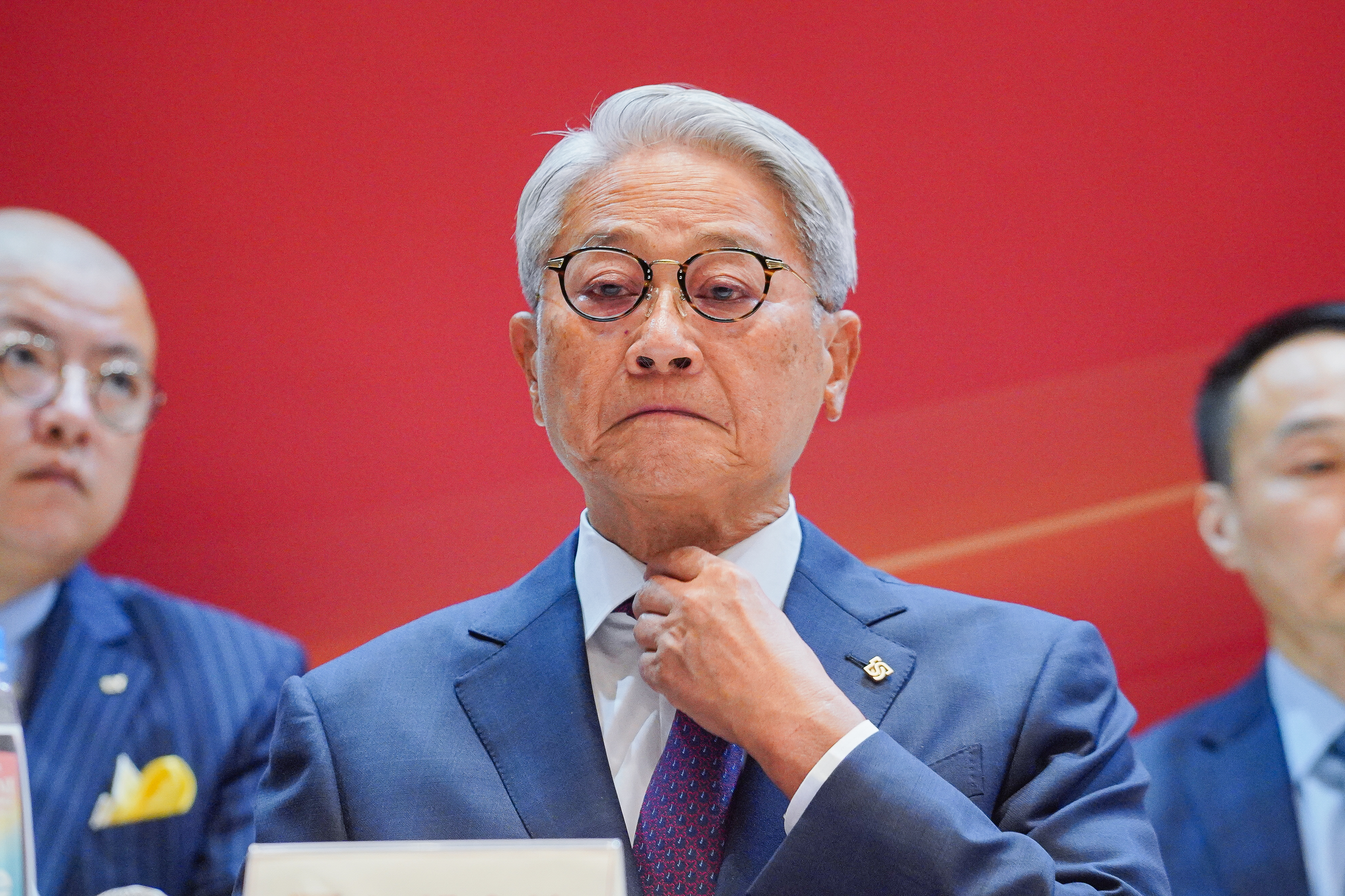 被爆出滲透新光金，吳東亮（中）回沒有這件事。（本刊資料照）