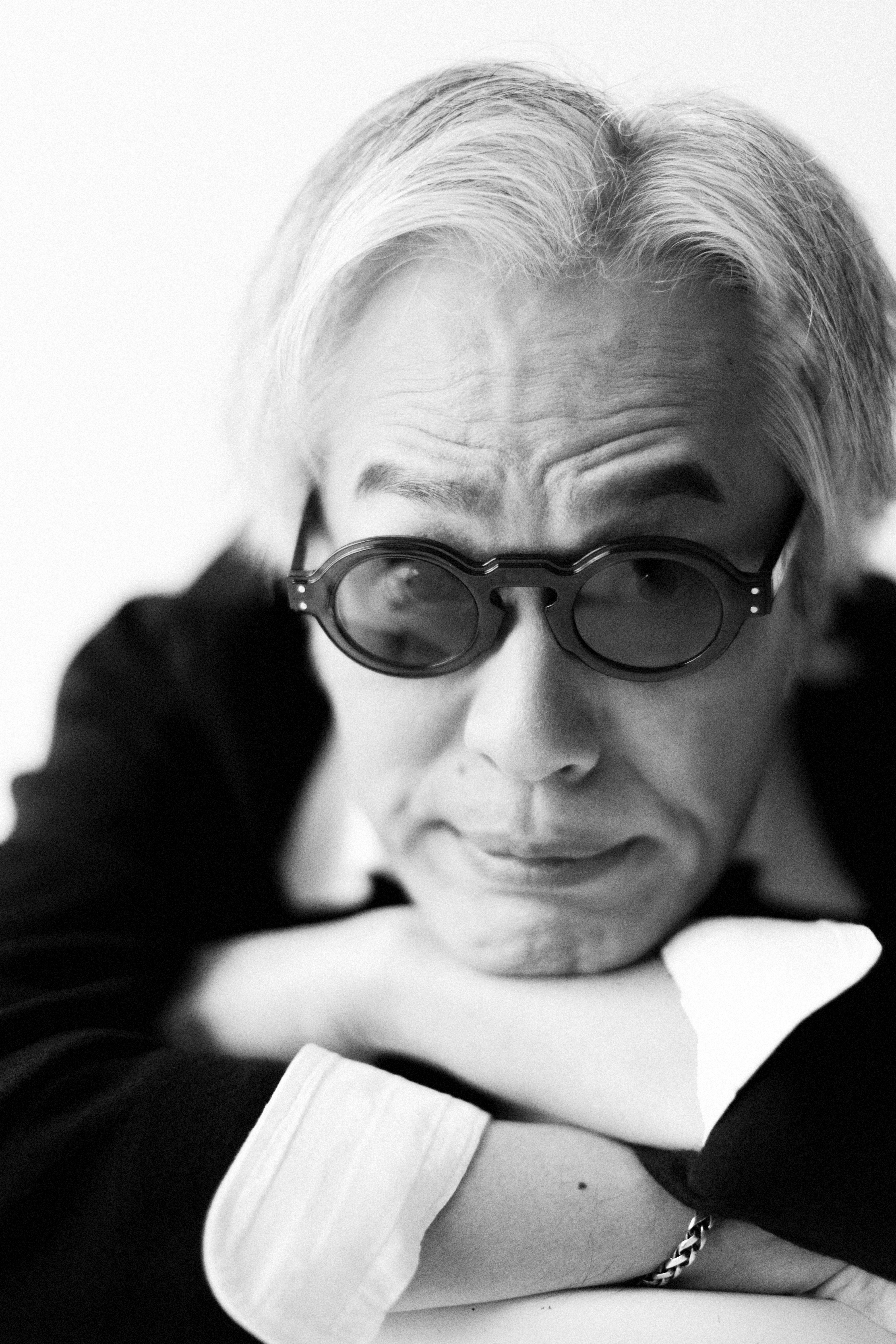 舞台上多年功，樊光耀在影視作品跟後輩合作時，會懂得把戲餵出去。「不是把戲都攬到自己身上，是給出去才要緊。」