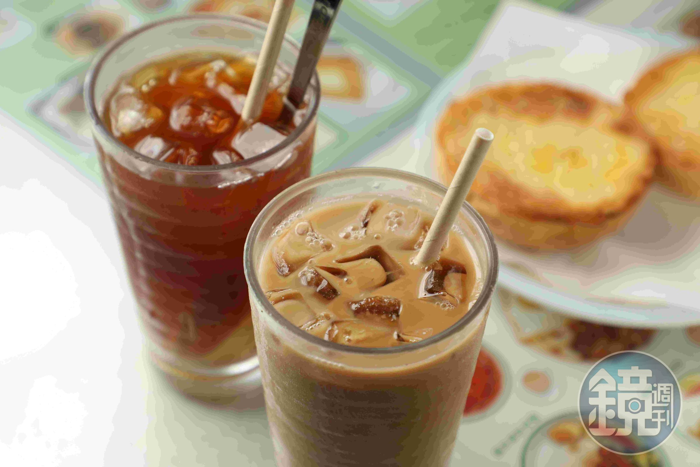 冰凍的「絲襪奶茶」（前）與「西檸檬茶」（後）是炎熱高溫下的救贖。（皆港幣28元／杯，約NT$114）
