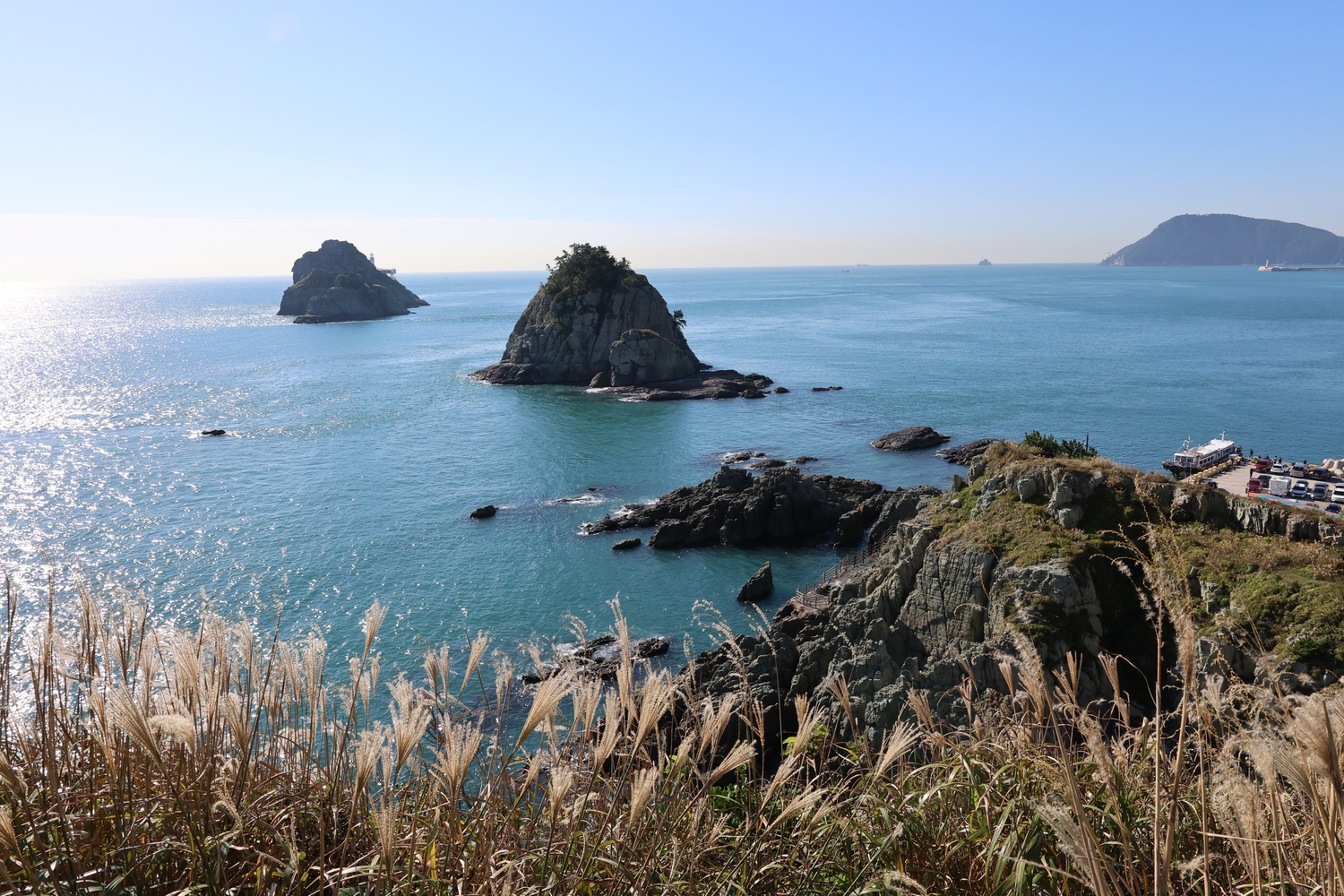 釜山的「五六島」為知名陸連島的景致。