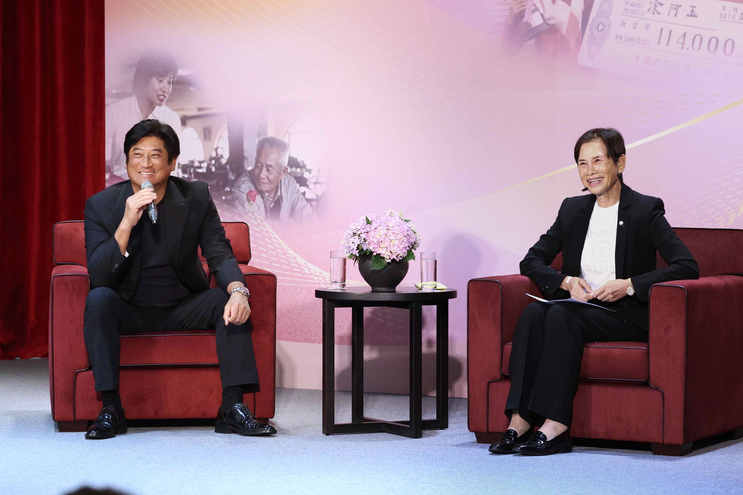 中信慈善基金會董事長辜仲諒於座談透露與涂阿玉相識過往，請涂阿玉提供年輕高爾夫選手克服困境、自我突破的建議。