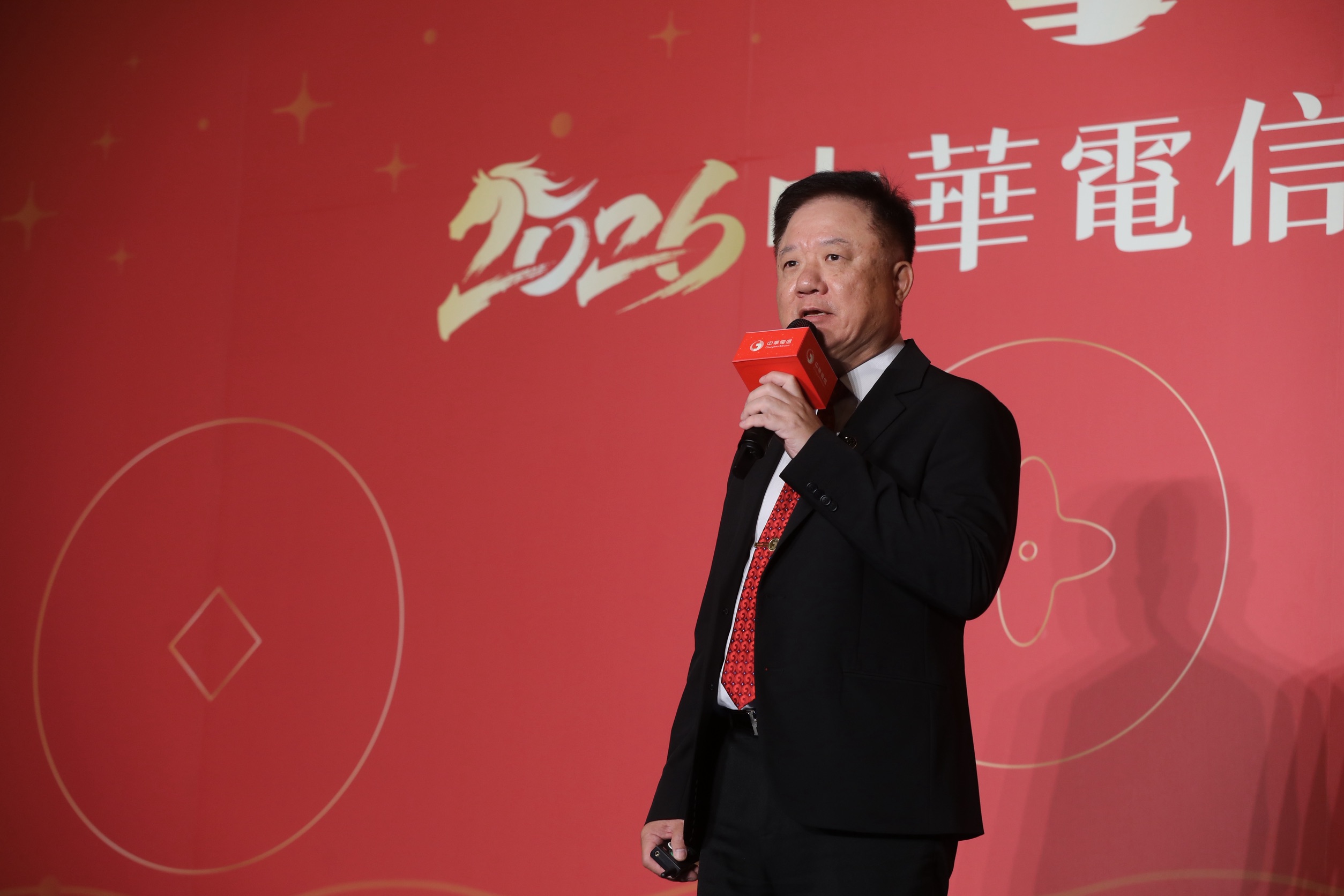 中華電信董事長簡志誠鼓勵子公司與內部優秀團隊上市櫃。