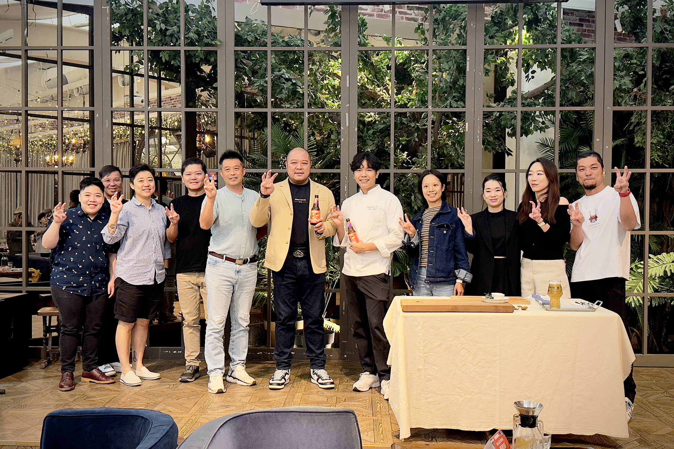 金色三麥特別製作的《花東秘境指南》,網羅31間花東優質店家名單,內容涵蓋吃喝玩樂與住宿。