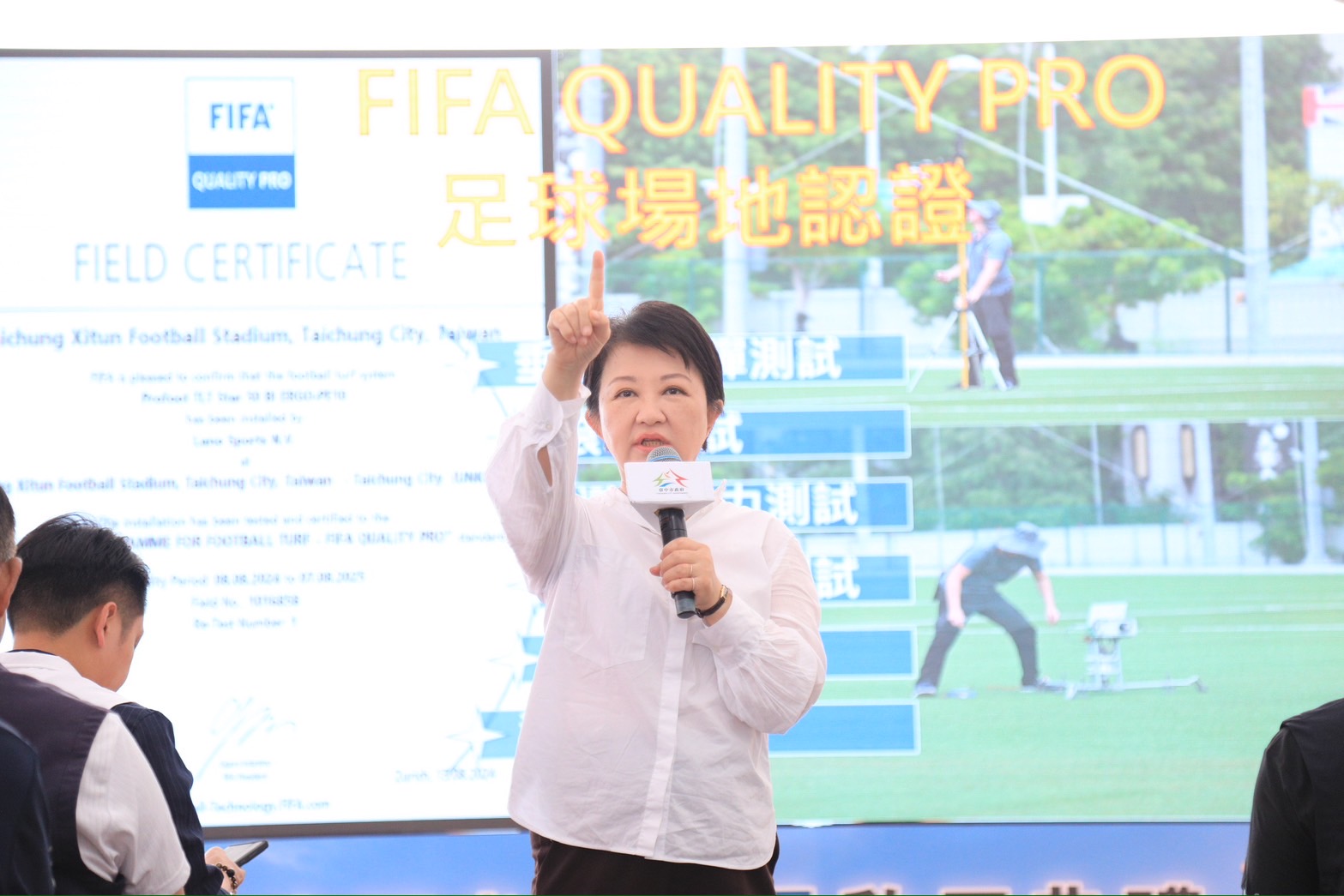 盧秀燕誓言要讓足球運動在台中遍地開花。（中市府提供）