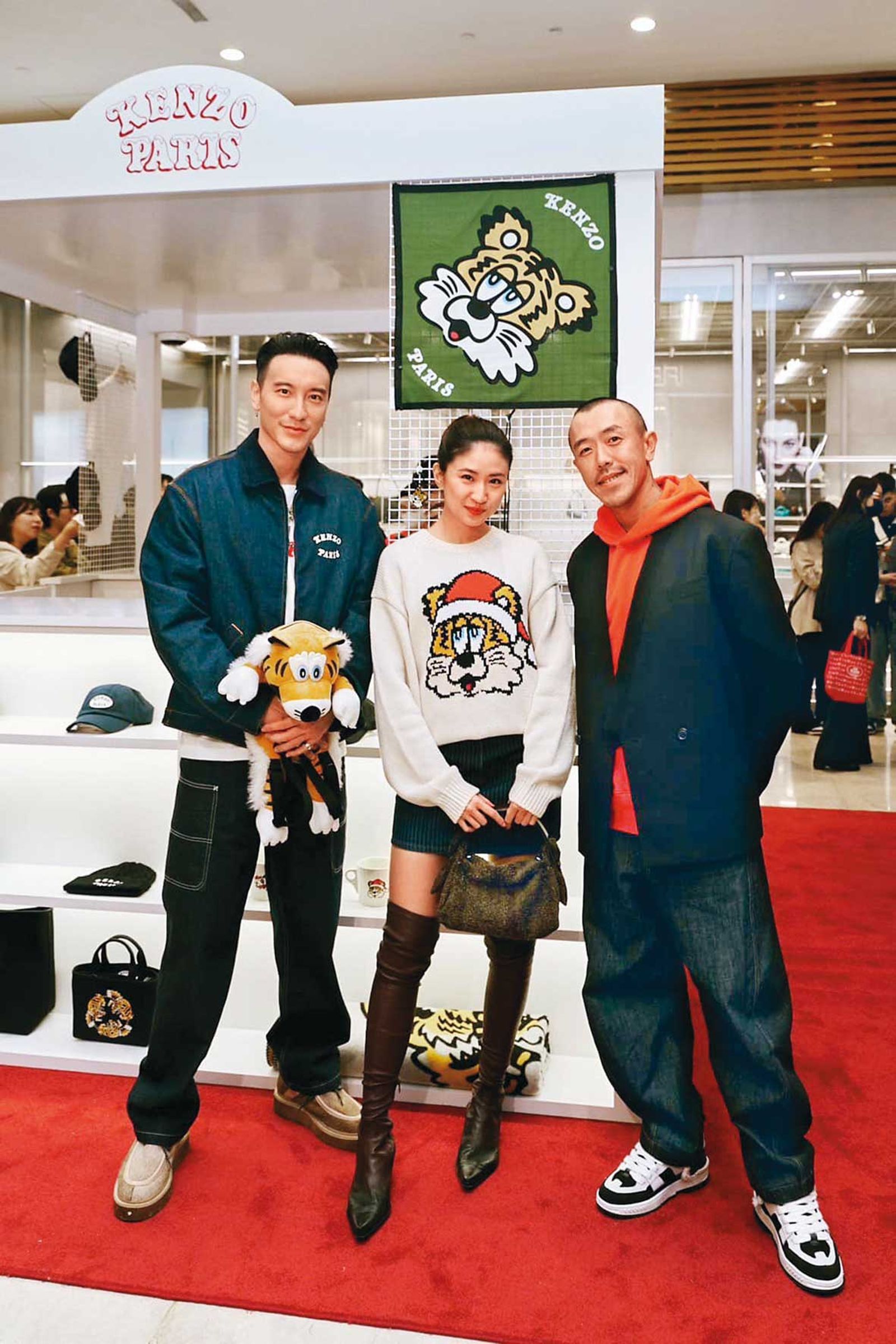 洪惇學（右）舉辦聯名商品發表活動，藝人王陽明（左）出席站台。（翻攝洪惇學臉書）