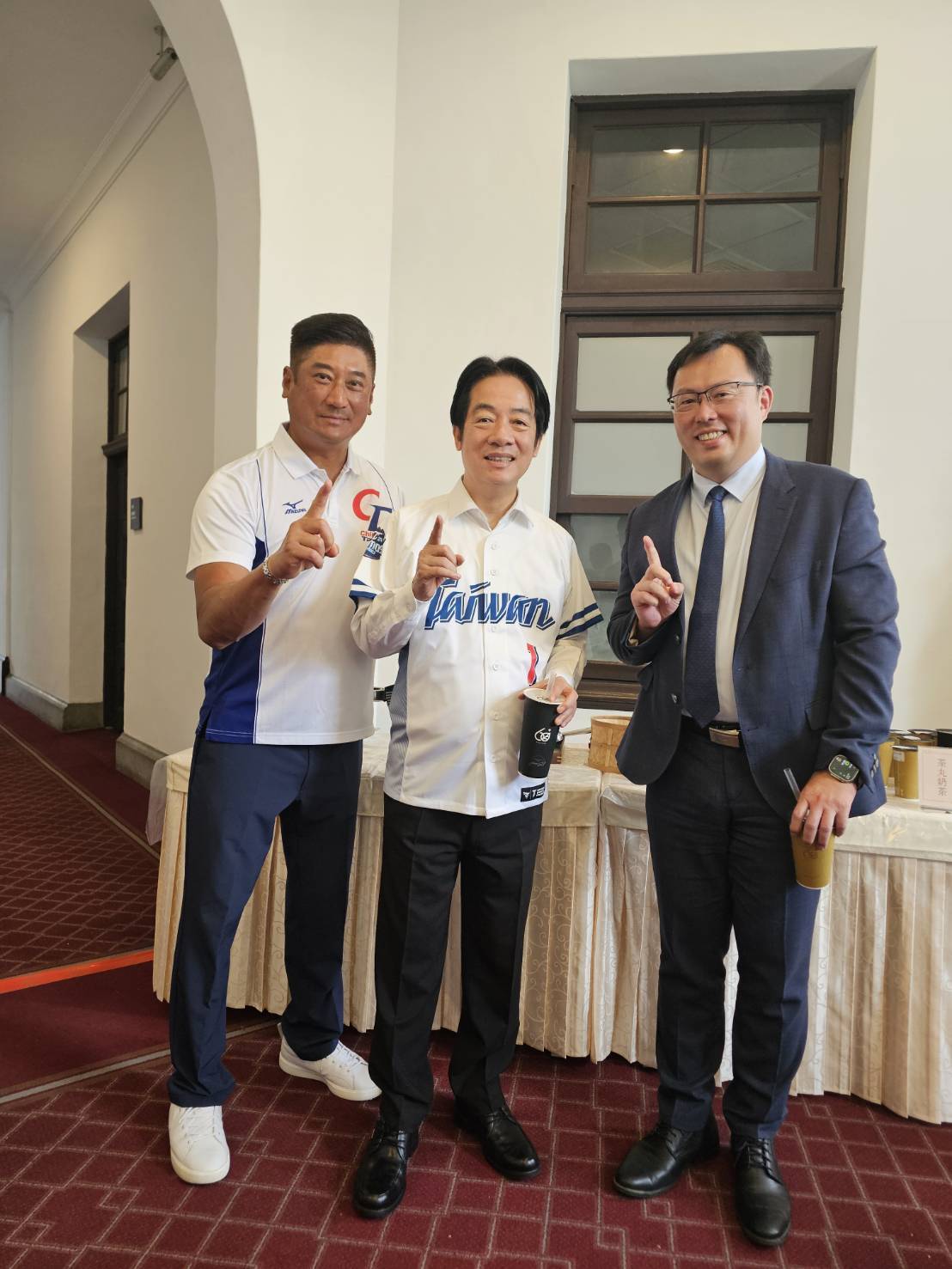 棒協理事長辜仲諒與總統賴清德合影。（棒協提供）