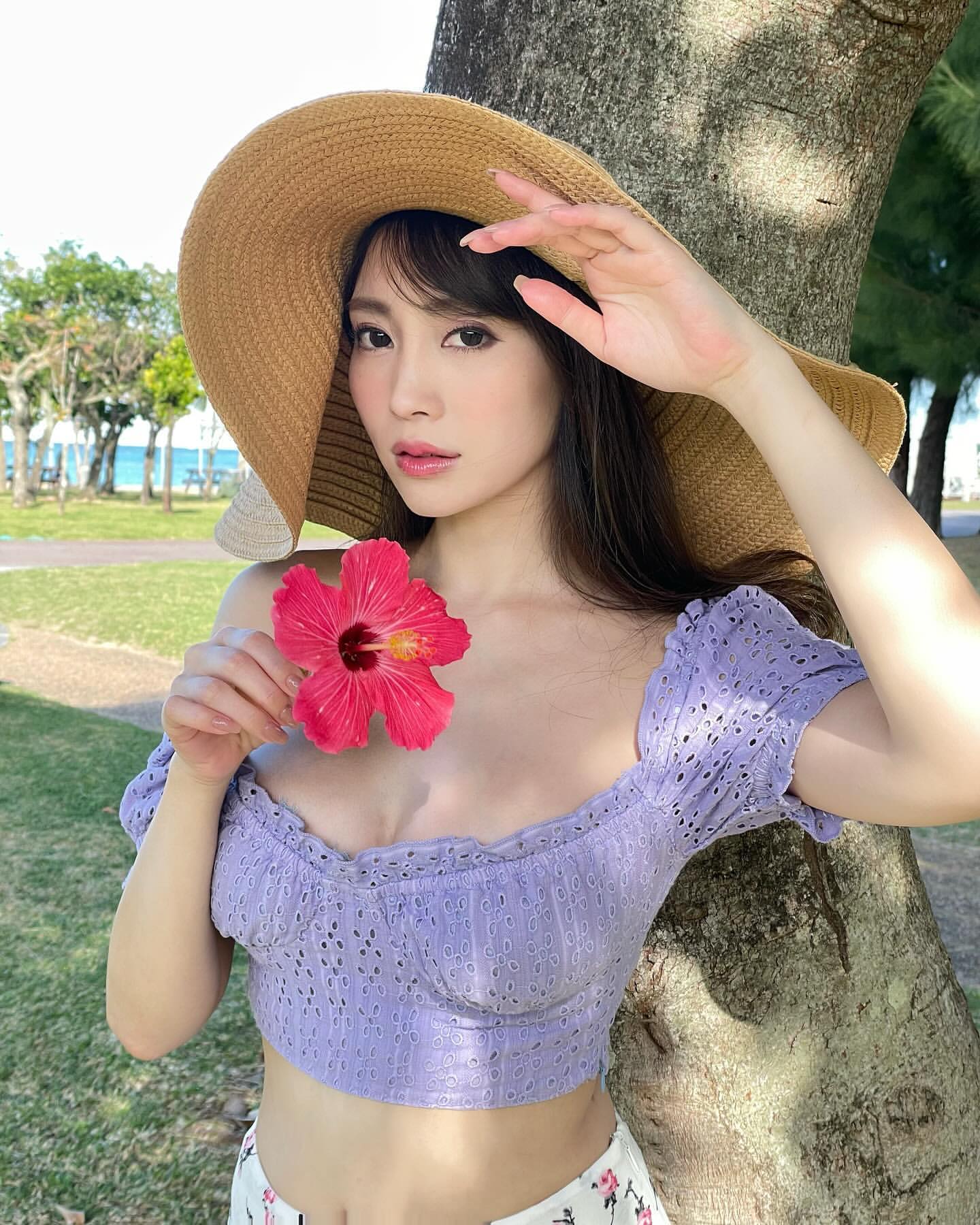  INS擁有470萬粉絲，森咲智美每次都是從1、200張照片中挑出合適的照片上傳，現在面對鏡頭肢體比大腦的動作快。（翻攝森咲智美INS）