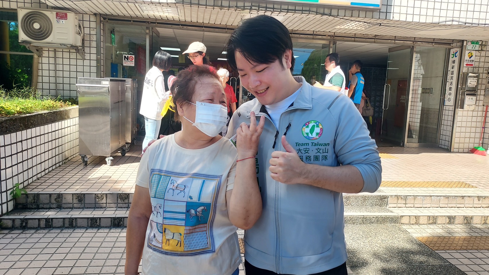 現任為新動力信賴之友會副秘書長高揚凱,從小就在大安、文山區長大,與在地攤販的相當熟悉。(高揚凱提供)