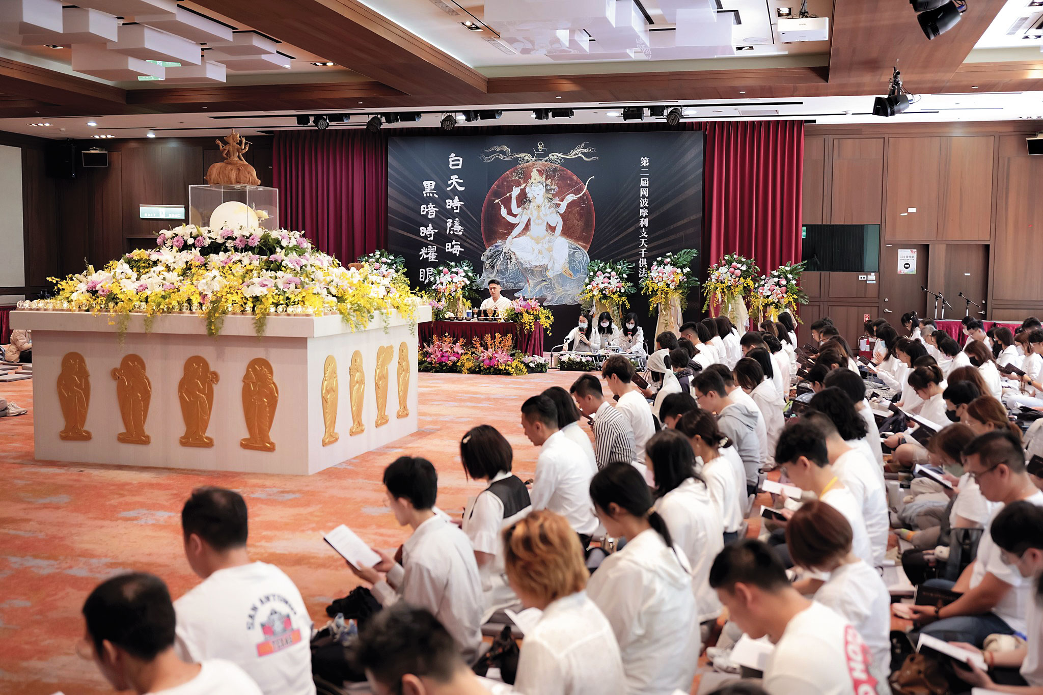 熊仁謙打著大寶法王的旗號，在台灣吸引不少信徒。（翻攝羅卓仁謙臉書）