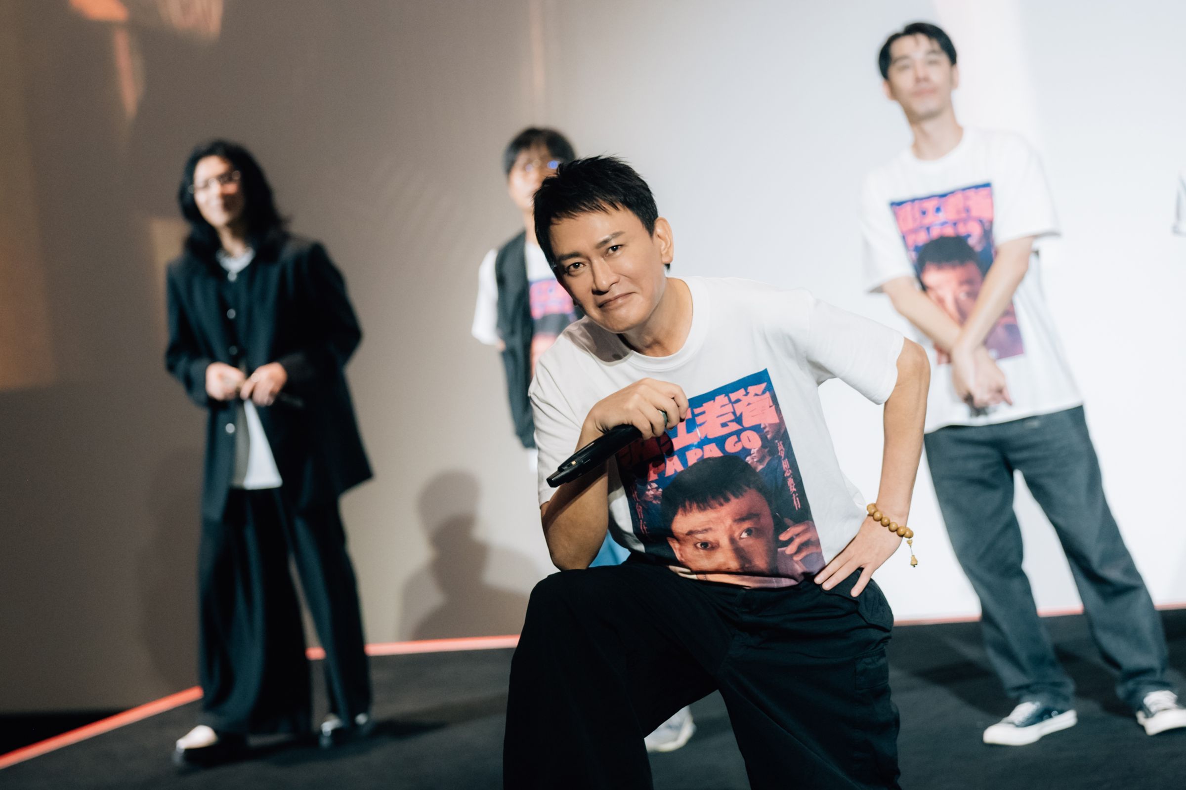 除了與聖皓合唱,王識賢在電影《網紅老爸》加碼獻唱經典歌曲〈腳踏車〉。(相信音樂提供)