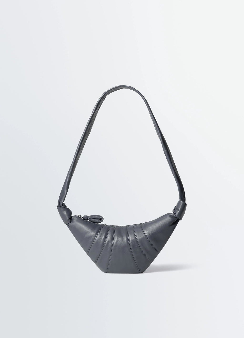 Small Croissant手袋。NT$41,880( ART HAUS提供)