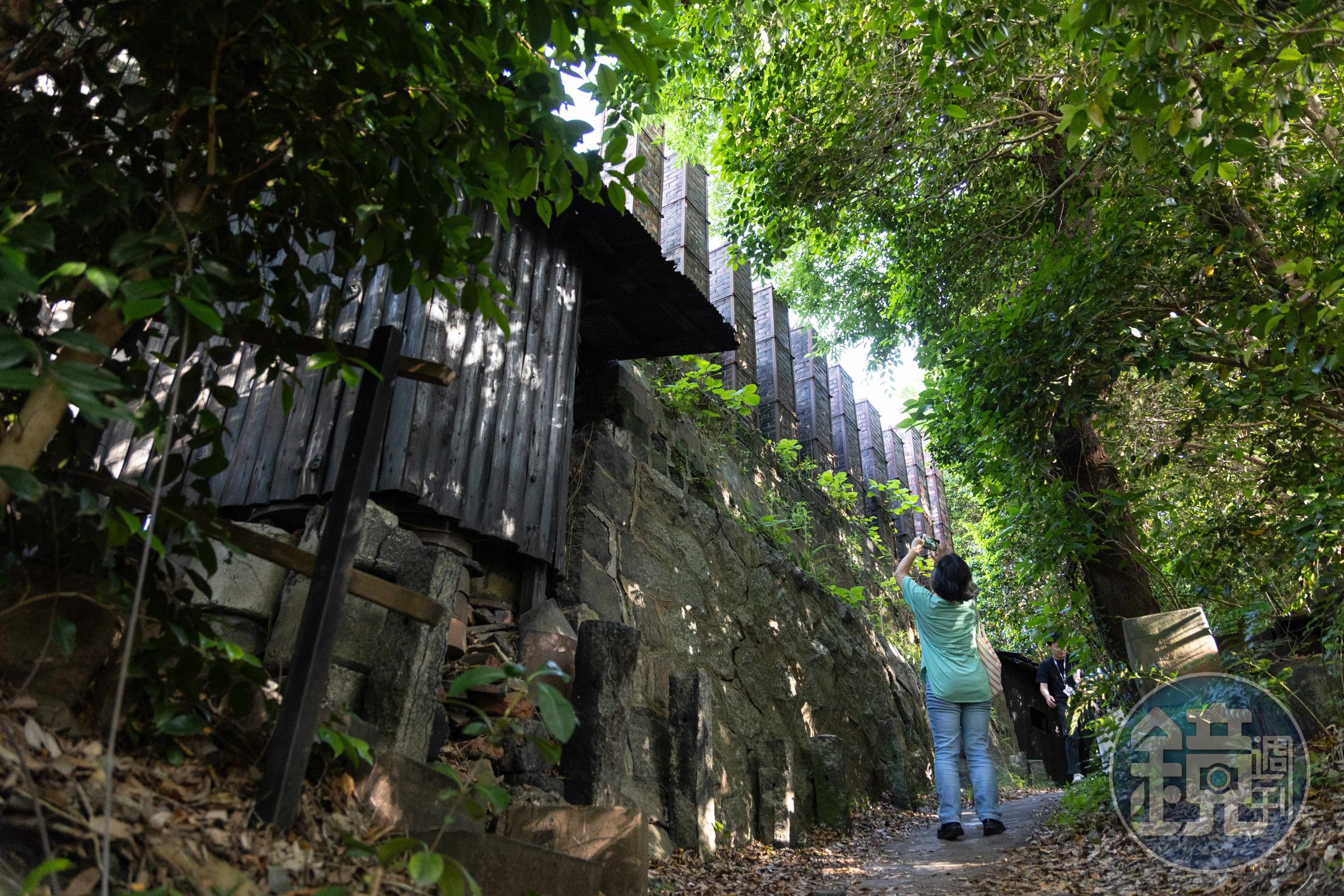 陶榮窯是日本現存規模最大的登窯,共有8座燒成窯與10根煙囪,窯內可供民眾入內參觀。
