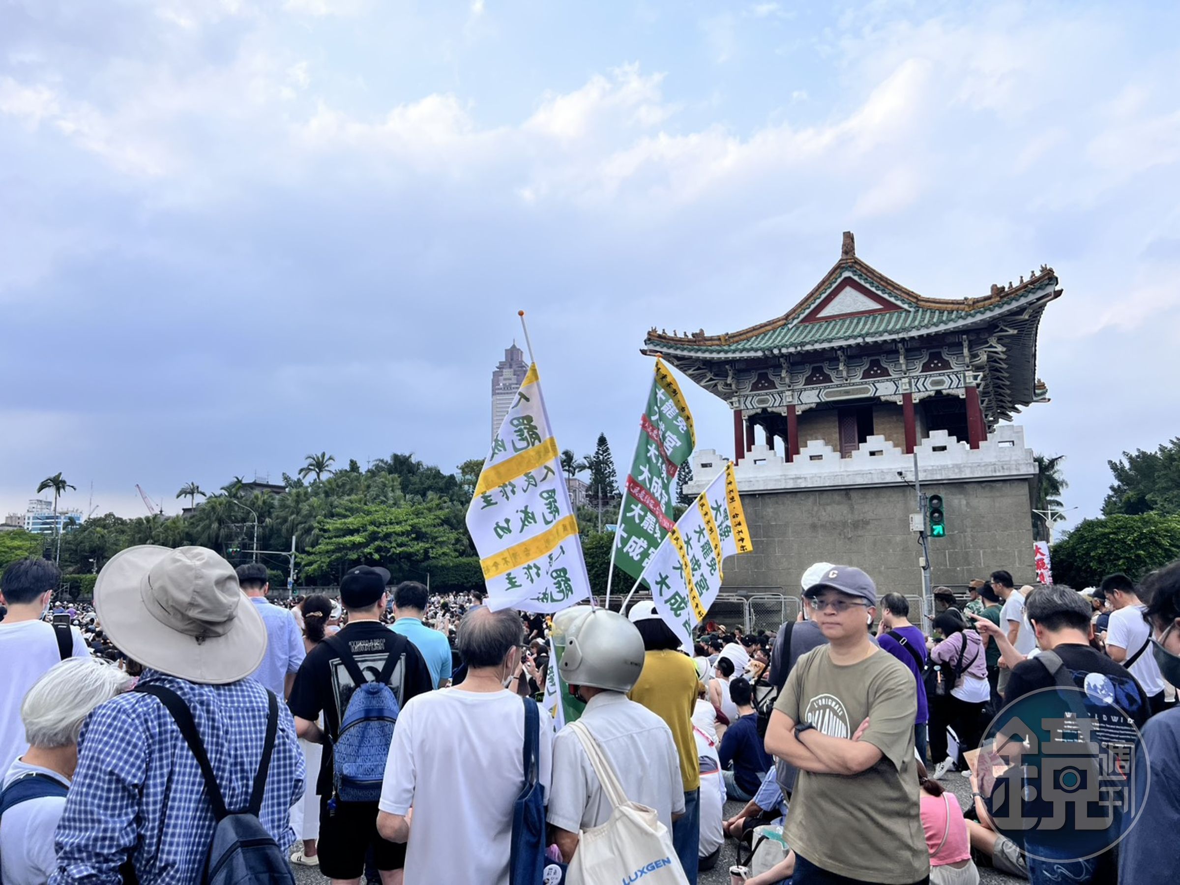 現場人潮眾多，參與的民眾蔓延至景福門圓環。