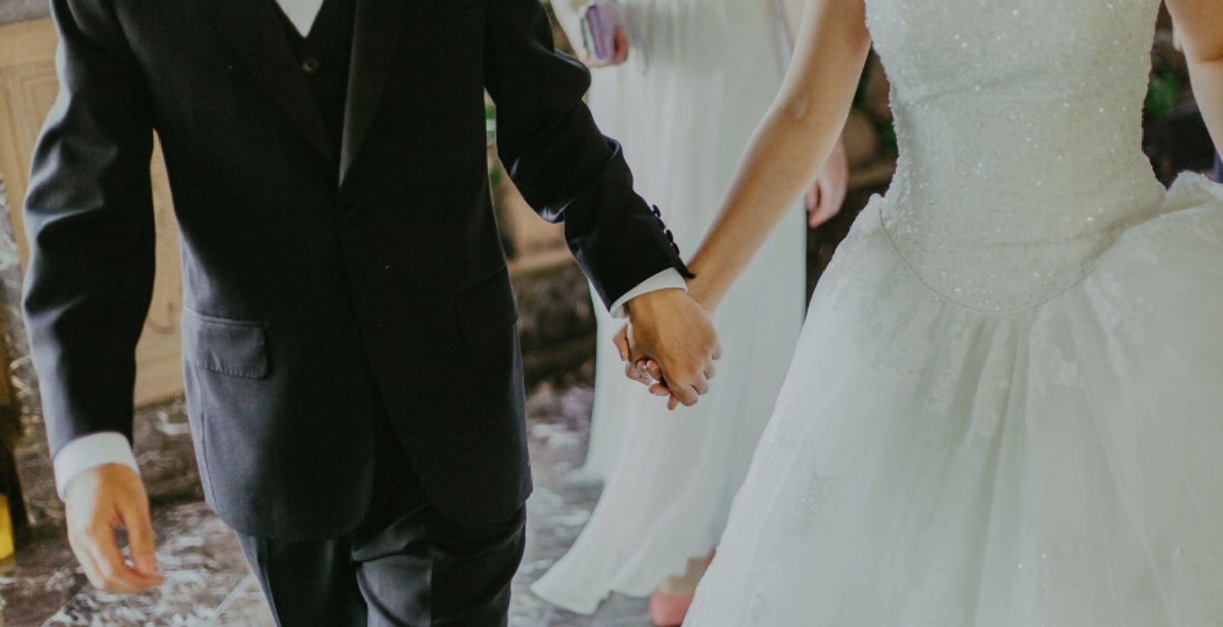 一名網友透露,日前帶著一家老小去參加朋友婚禮包600元紅包,但不解為何新郎看到禮金簿後,氣得要跟他絕交。示意圖。(翻攝自pexels)
