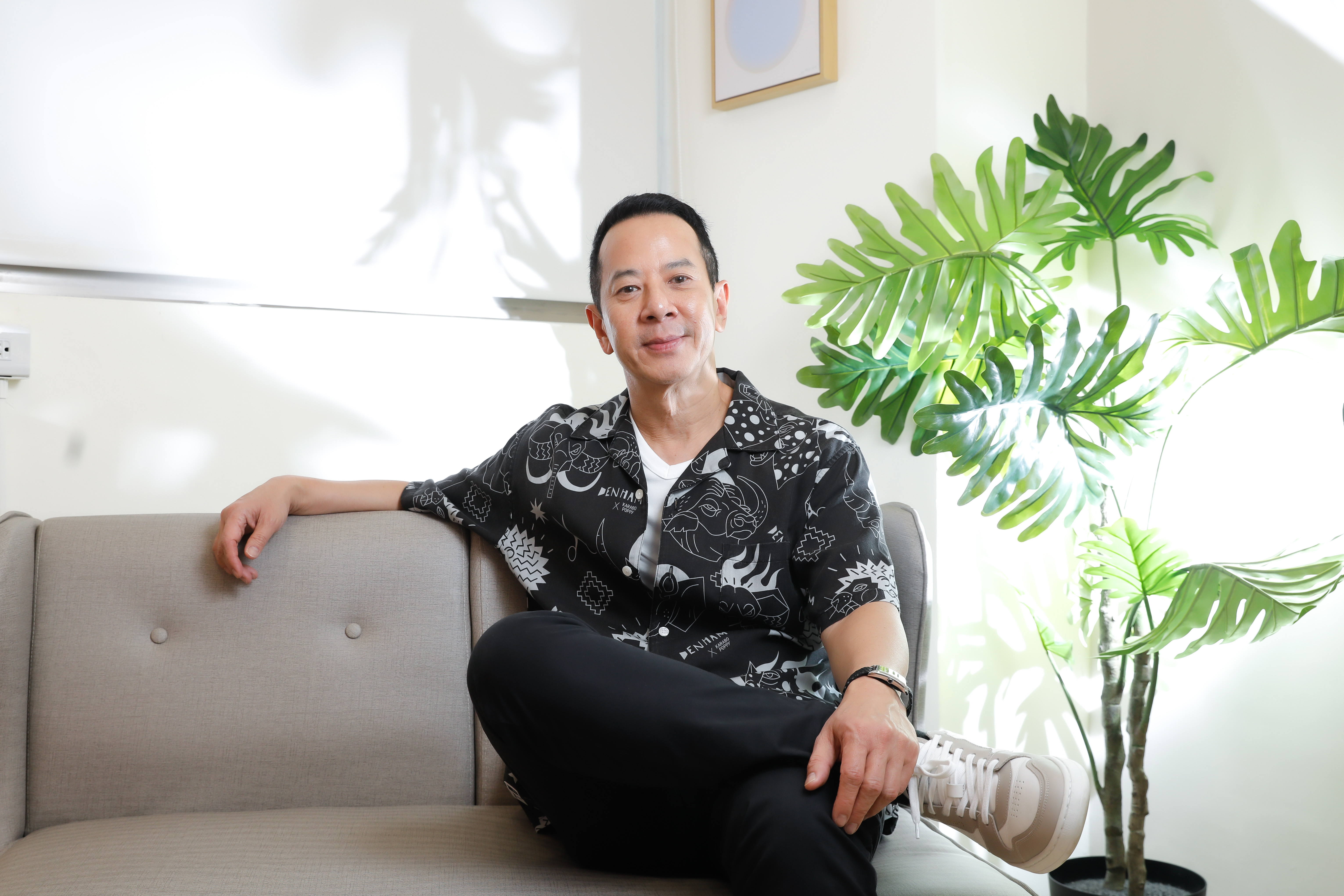 導演楊曜愷轉行拍片的契機是看了李安導演的電影《囍宴》。