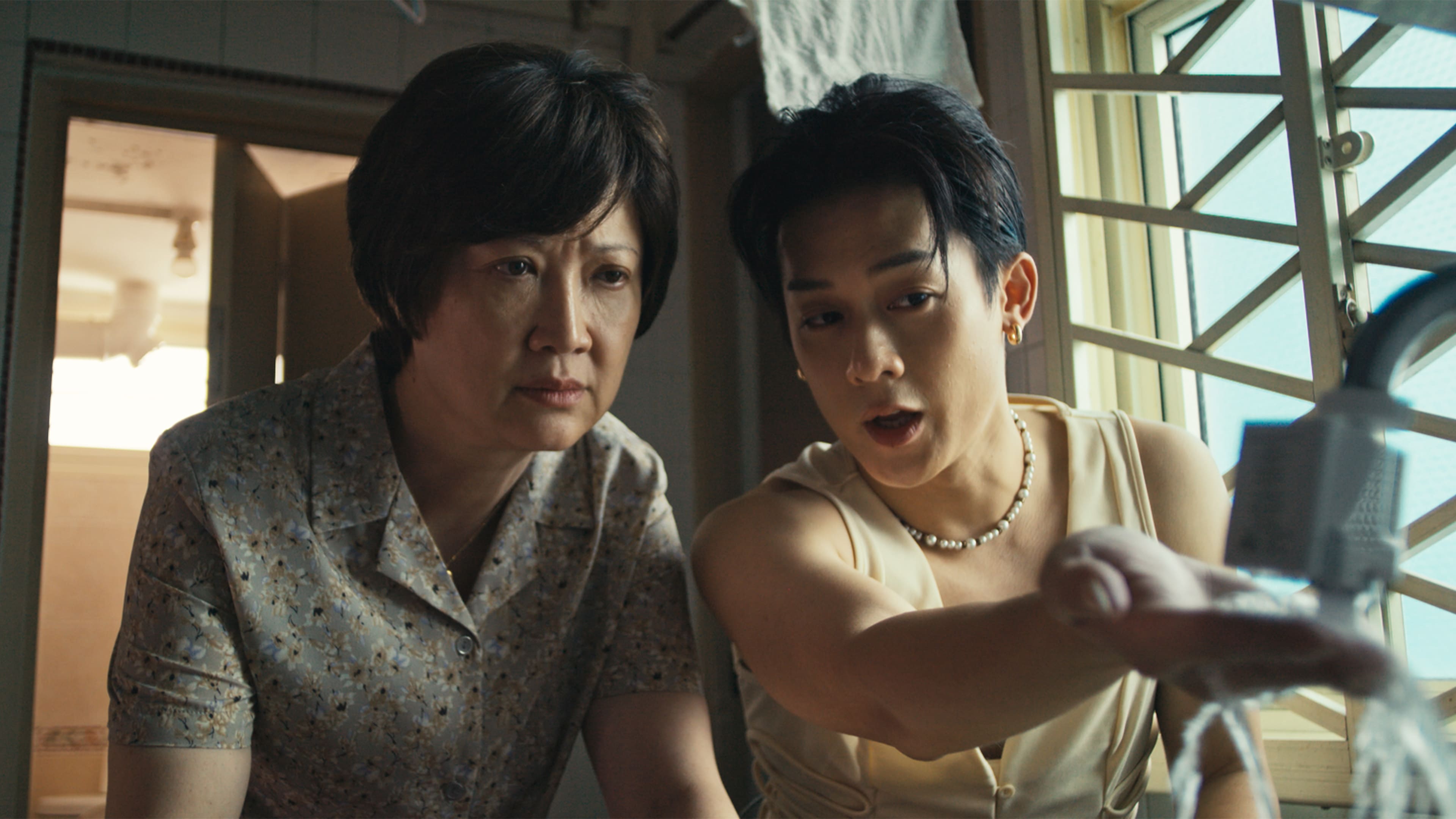 許瑞奇（右）與洪慧芳在《好孩子》片中飾演母子。（甲 上娛樂提供）