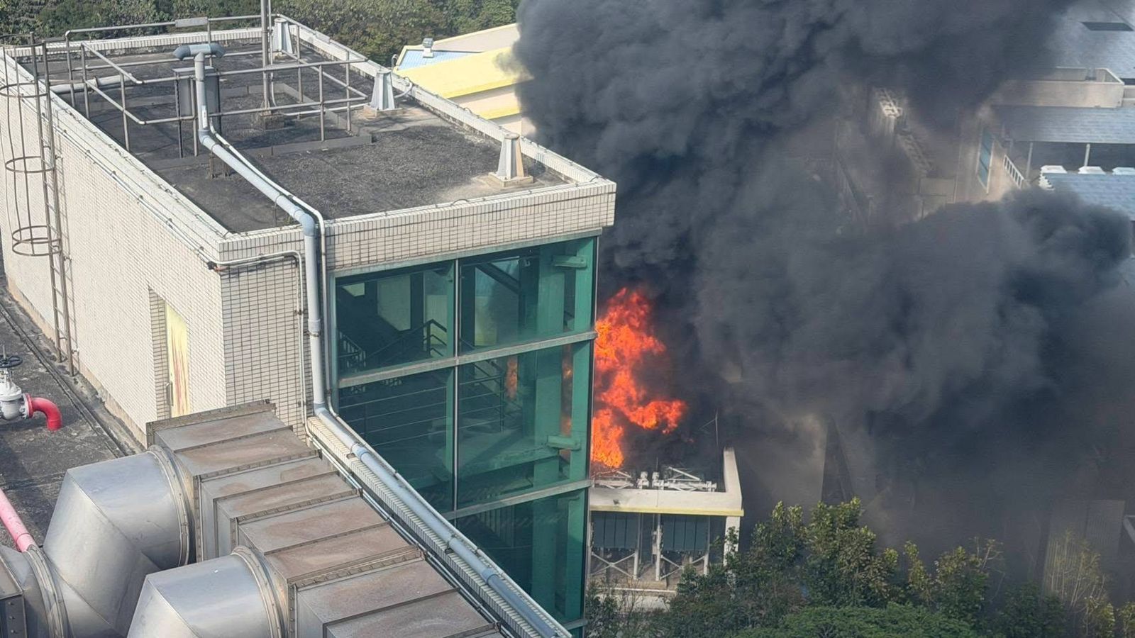 竹科火災「深夜才會完全撲滅」 台電再發聲!高虹安:要台電立即停工