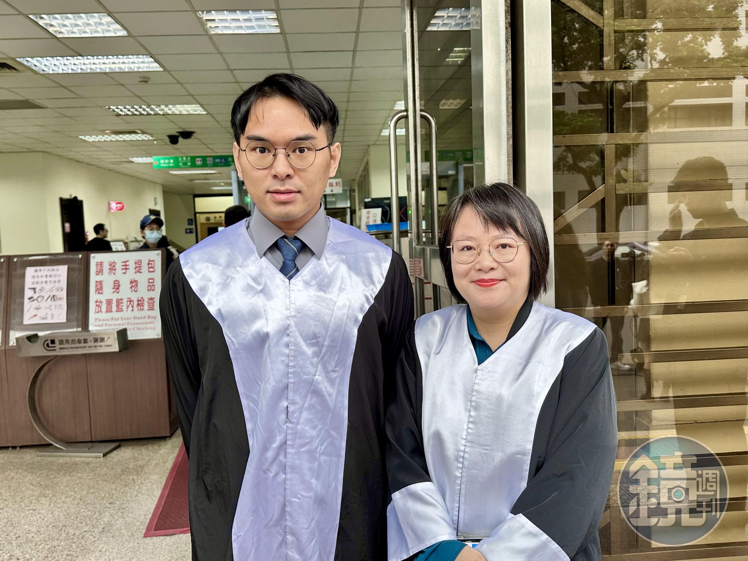 黃子佼創意私房案被害人律師團楊定諺律師（左）、楊佳陵律師籲追查拍攝及上傳與平台共犯。