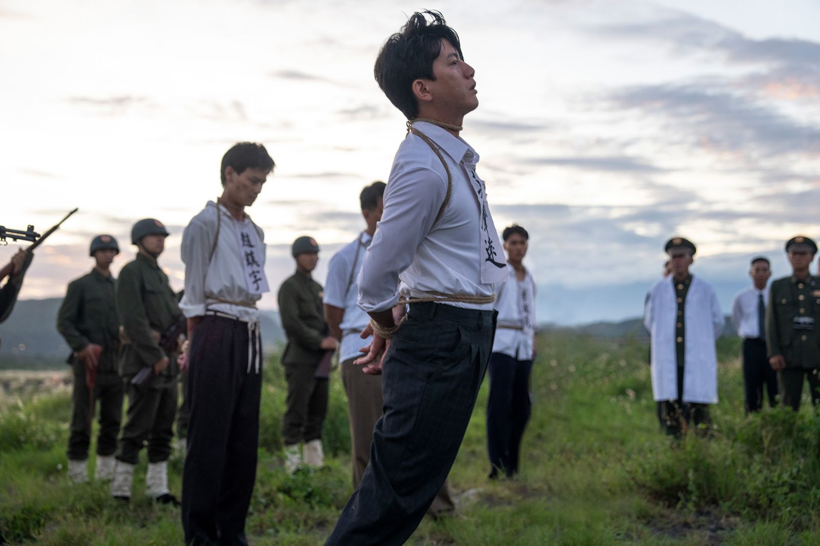 在《餘燼》中1人分飾2角　莫子儀「受難者精神價值永留心中」