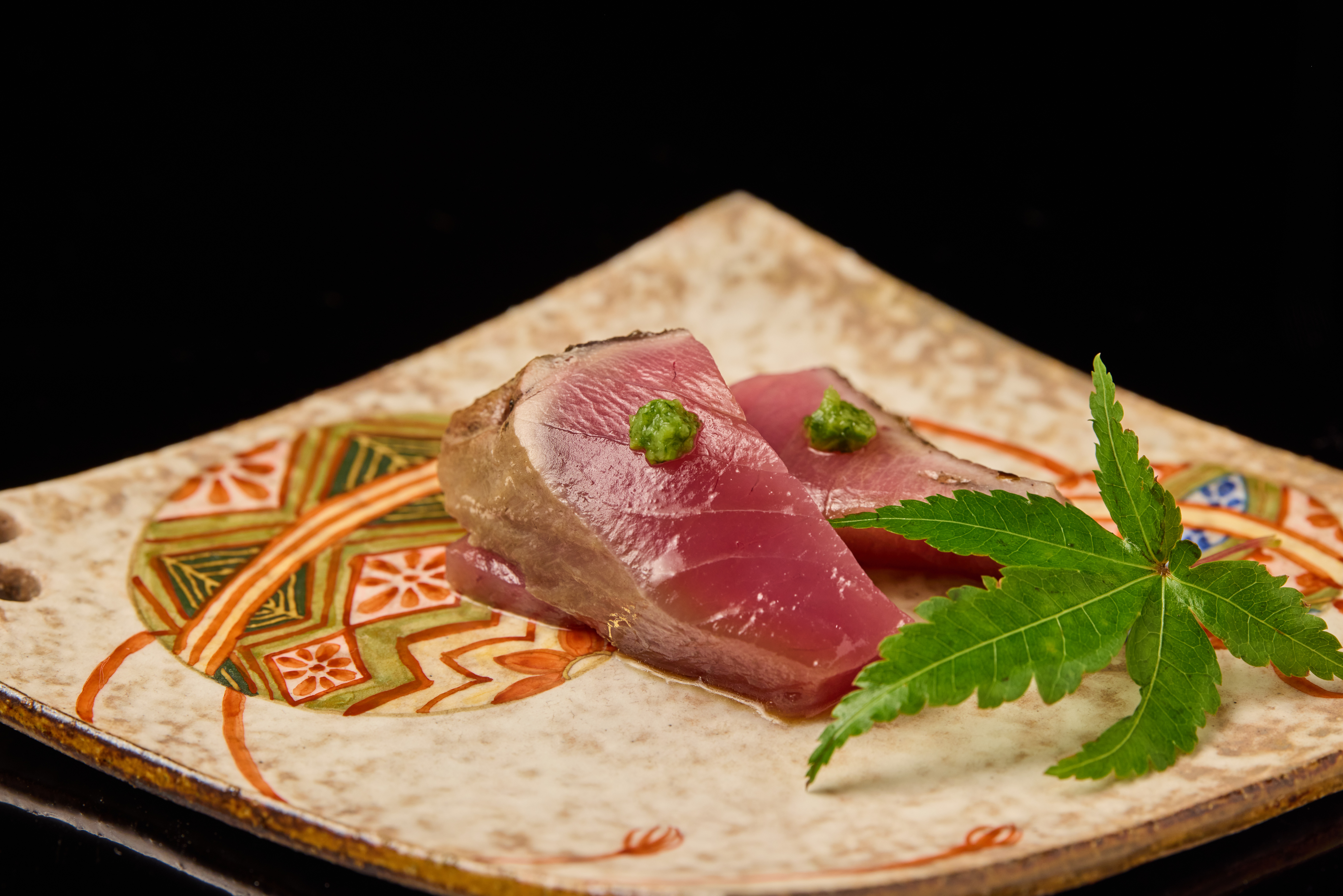 藁燒鰹魚入口毫無腥味，滿是鮮甜。（鮨嘉仁提供）