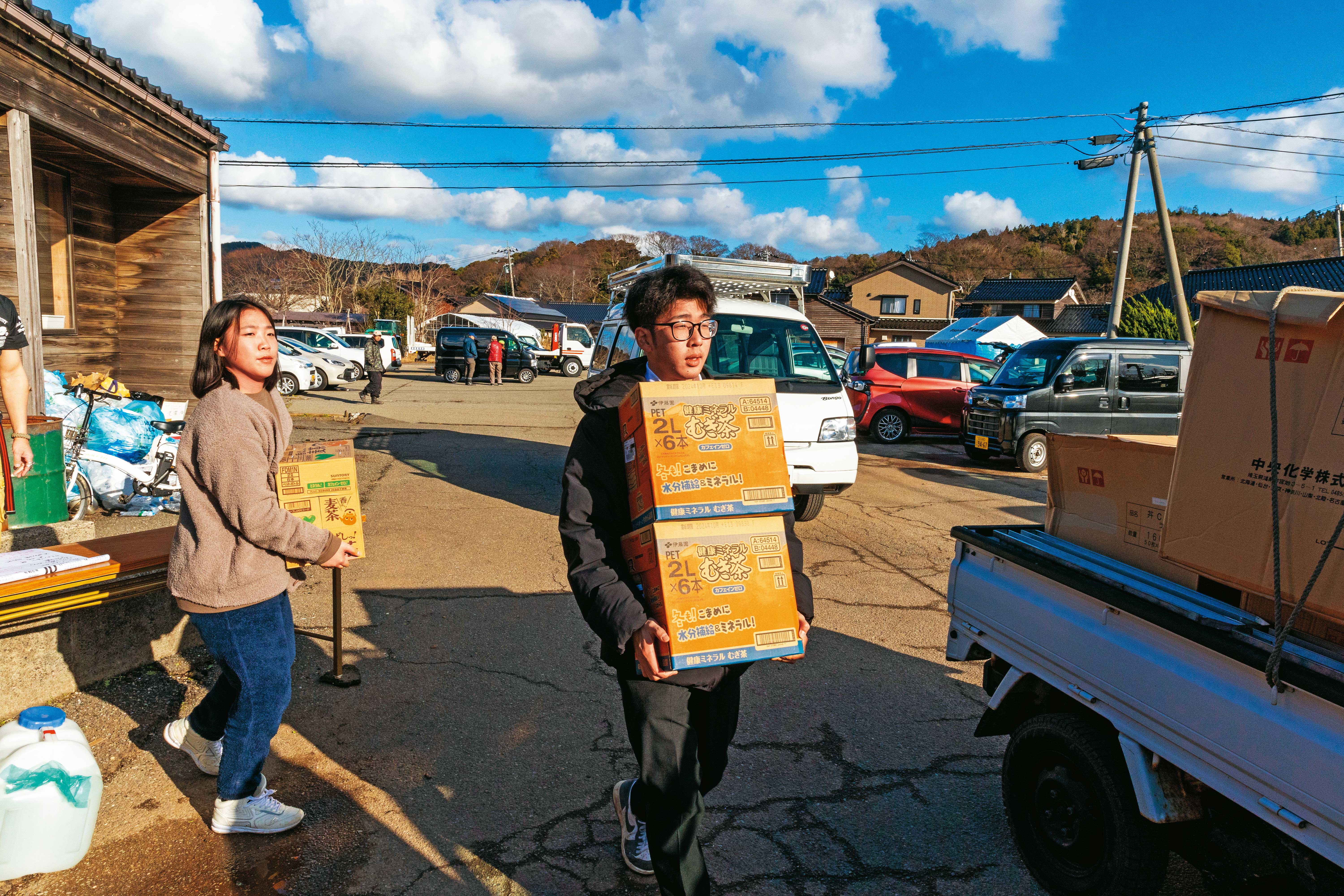 輪島市門前町的避難所因物資難以送達，只能靠民間及個人運送 。