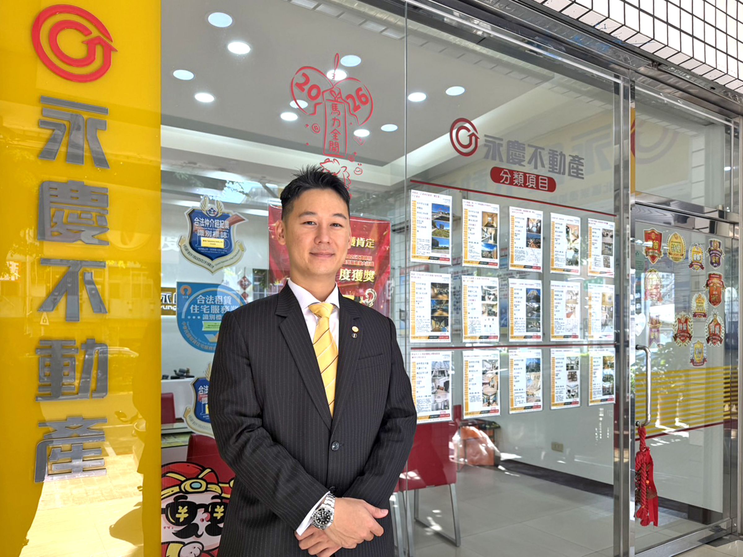 用同理心融化購屋焦慮!深耕台中北區多年的林恒君店長,在日常接待中主動宣導防詐知識,用實際行動守護每位客人的成家夢想。
