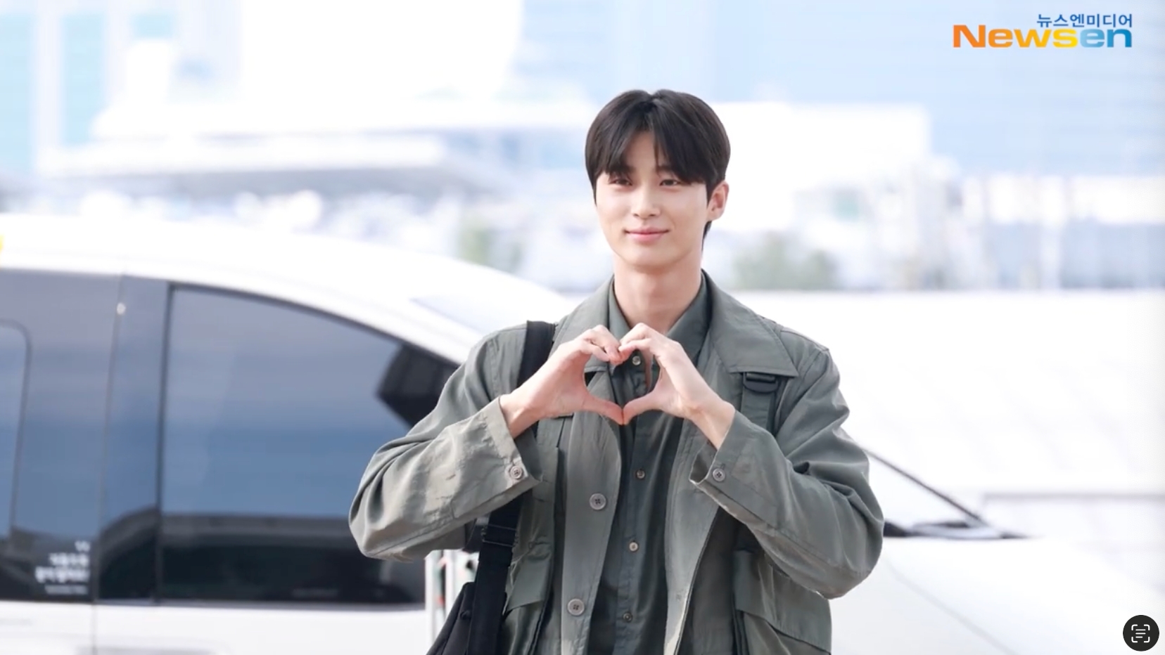 韓星邊佑錫今（6日）早晨自韓國出發，即將到台灣舉辦首次個人粉絲見面會。（截圖自Newsen YT)