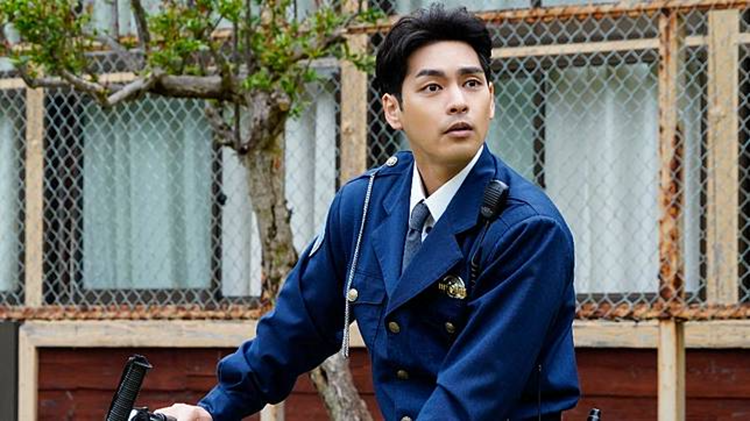 柳樂優彌回歸演出《噬亡村》第2季。 (Disney+提供)