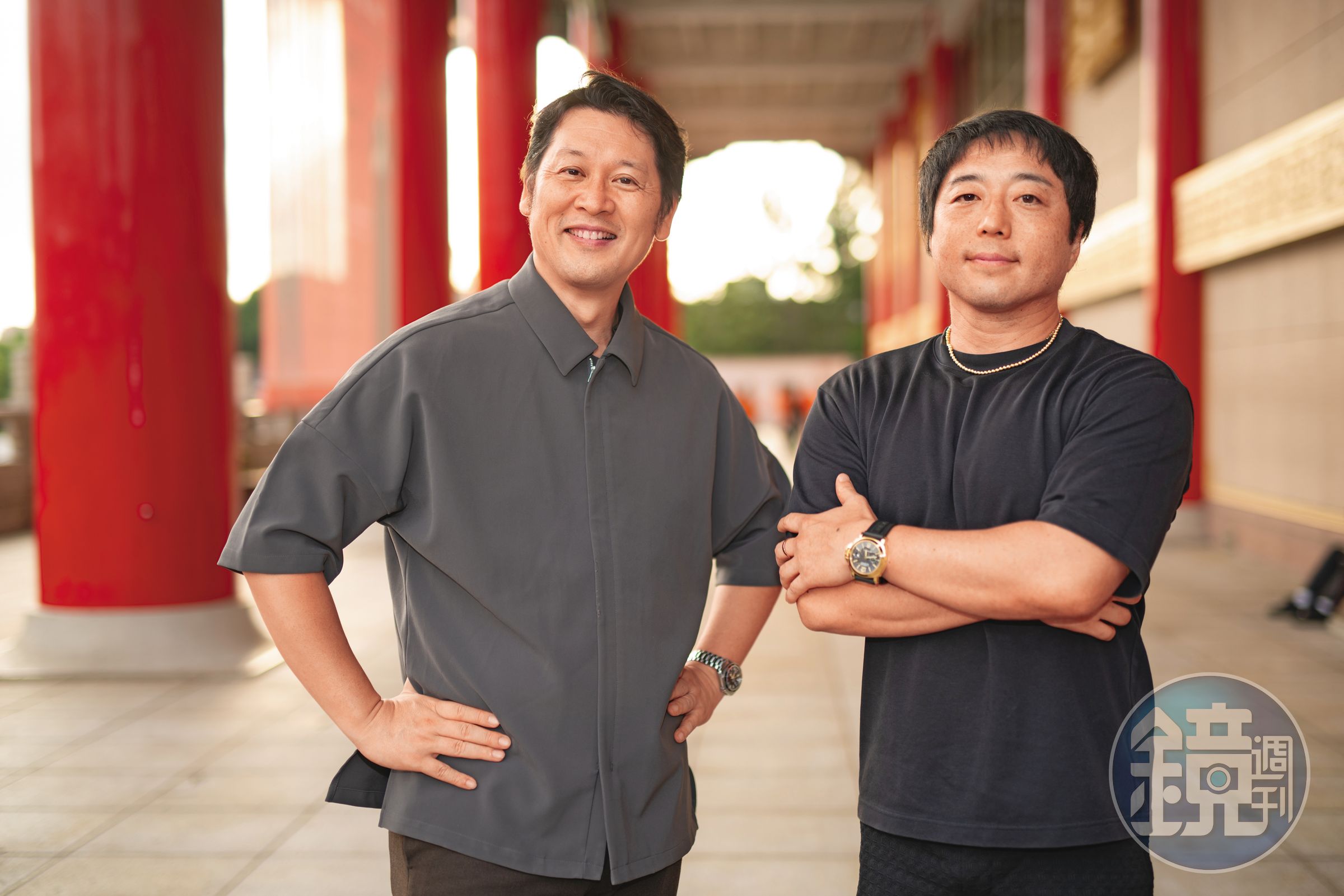 導演岸本功喜(右)與音樂總監小島良太(左)認為,音樂劇獨特的表現形式最適合詮釋這個溫暖的故事。