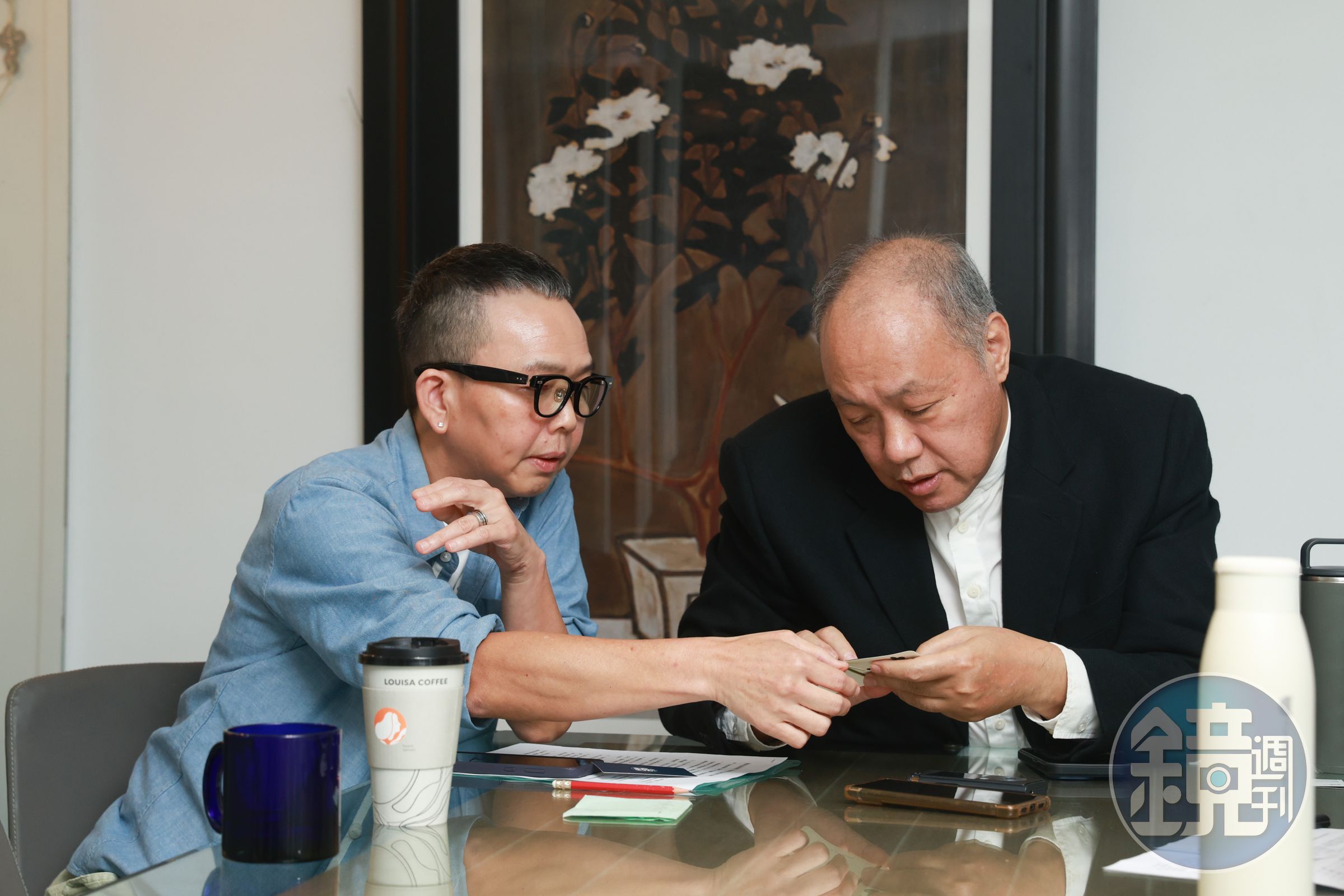 李慧蘭（左）師承王鈞（右），從王鈞身上學到製作人對節目的使命感與責任。