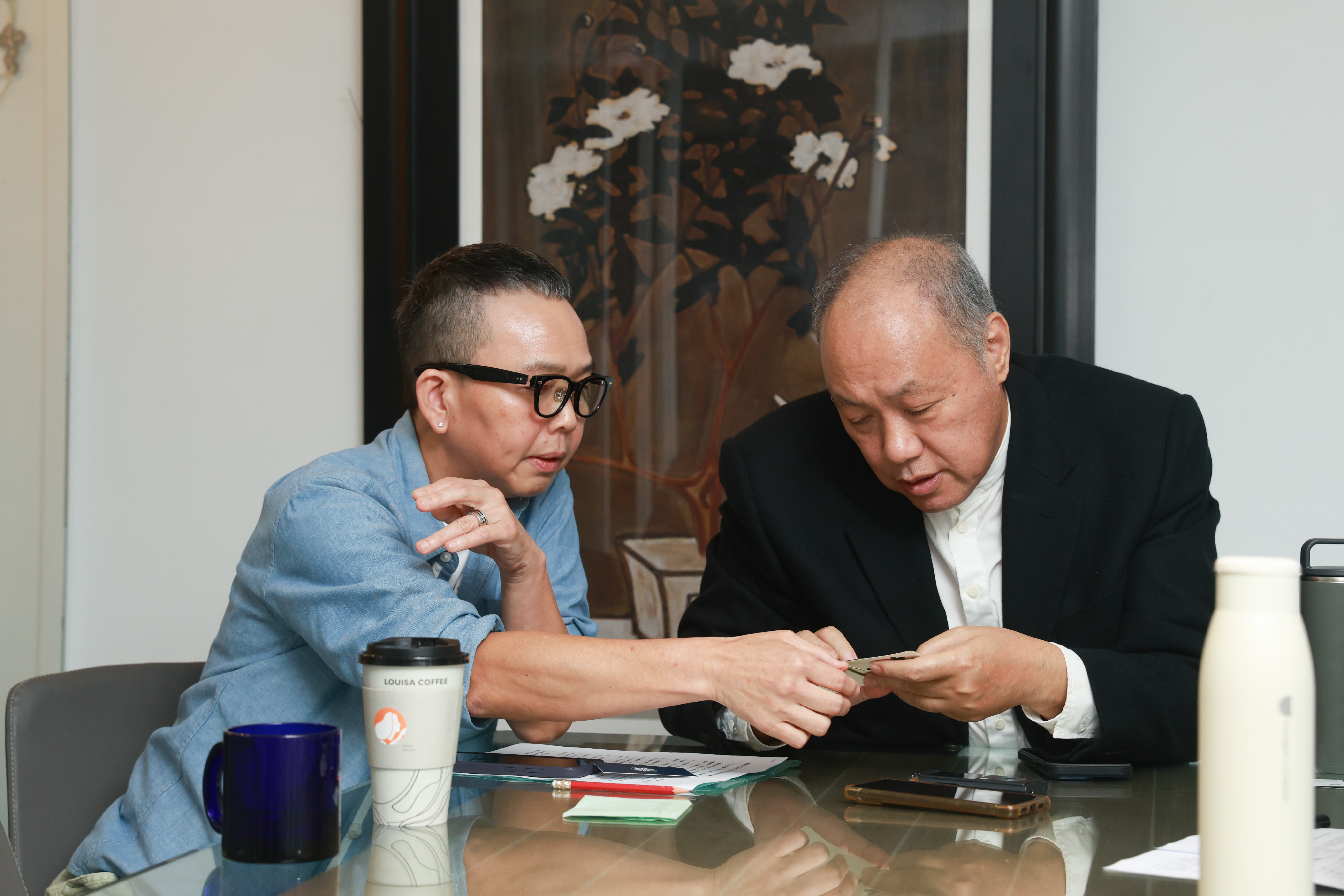 李慧蘭（左）師承王鈞（右），從王鈞身上學到製作人對節目的使命感與責任。