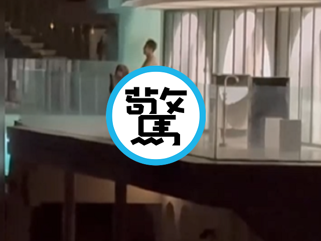 女住民宿驚見隔壁陽台「啊啊汪汪啊」，情侶大膽活春宮伴狗叫聲。（翻自《黑料網》）