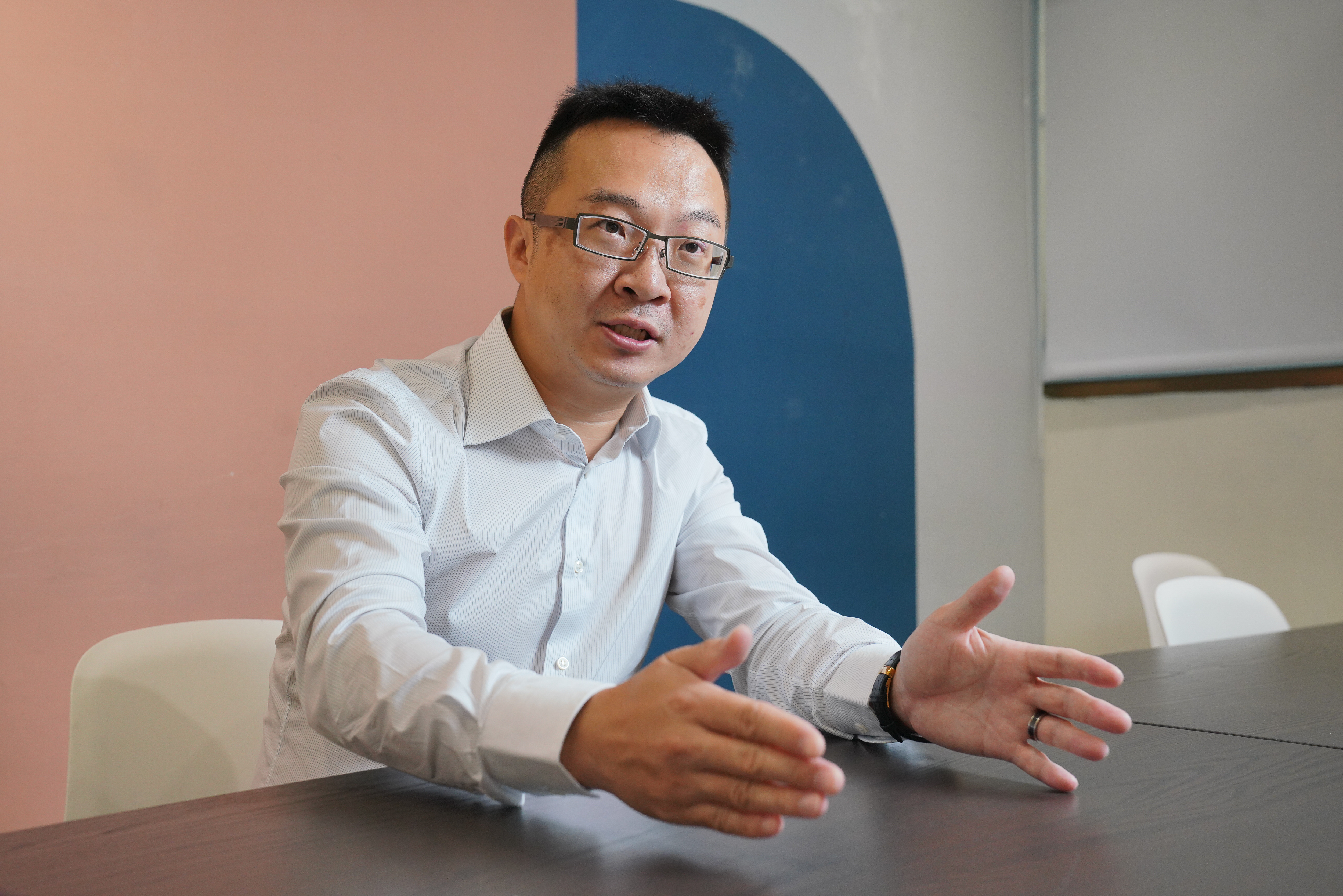 柯冠成強調，近幾年金融市場波動大，指數投資可放心越跌越買。