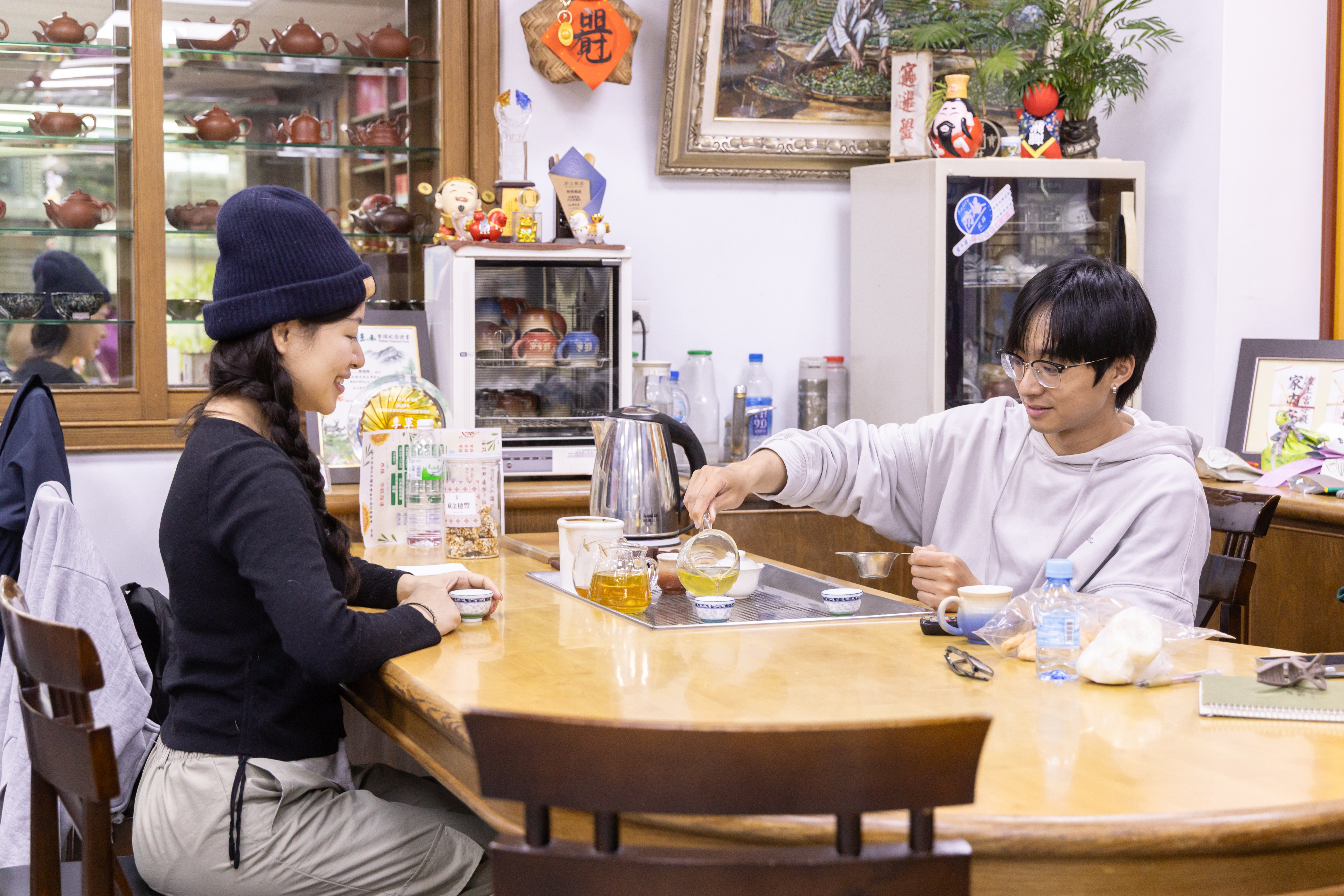 「尚德茶堂」透過第二代的行銷經營，吸引年輕族群開始泡茶、喝茶。