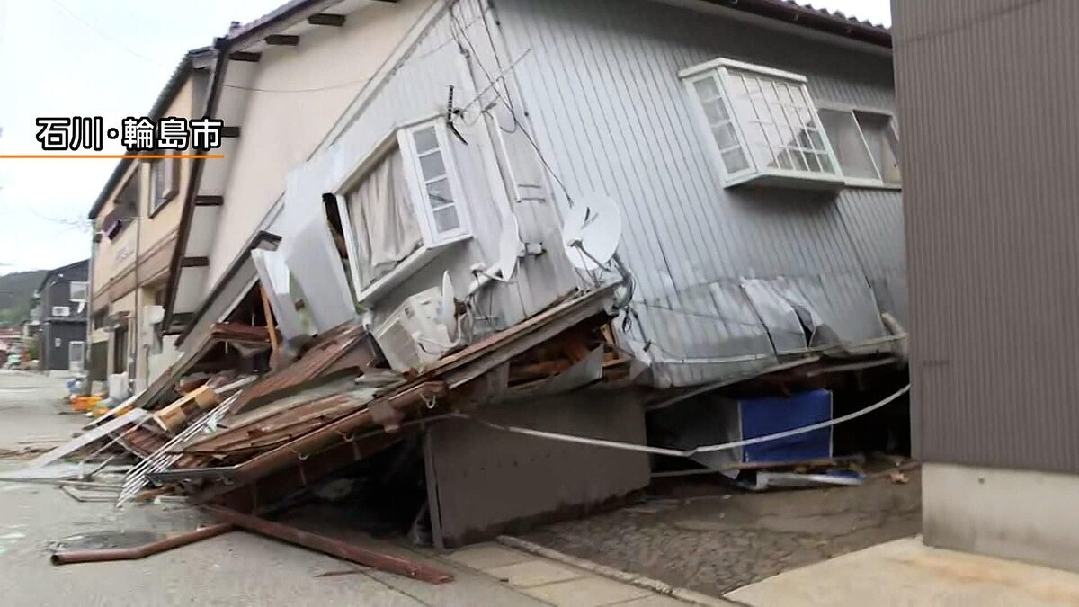 大規模地殼變動，土地位移了！「馬路蠕動」恐怖影片曝光。（翻自livedoor）